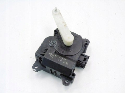 TOYOTA AVENSIS T25 COROLLA E12 SILNICZEK NAGRZEWNICY 063700-8680 - 5 PIN