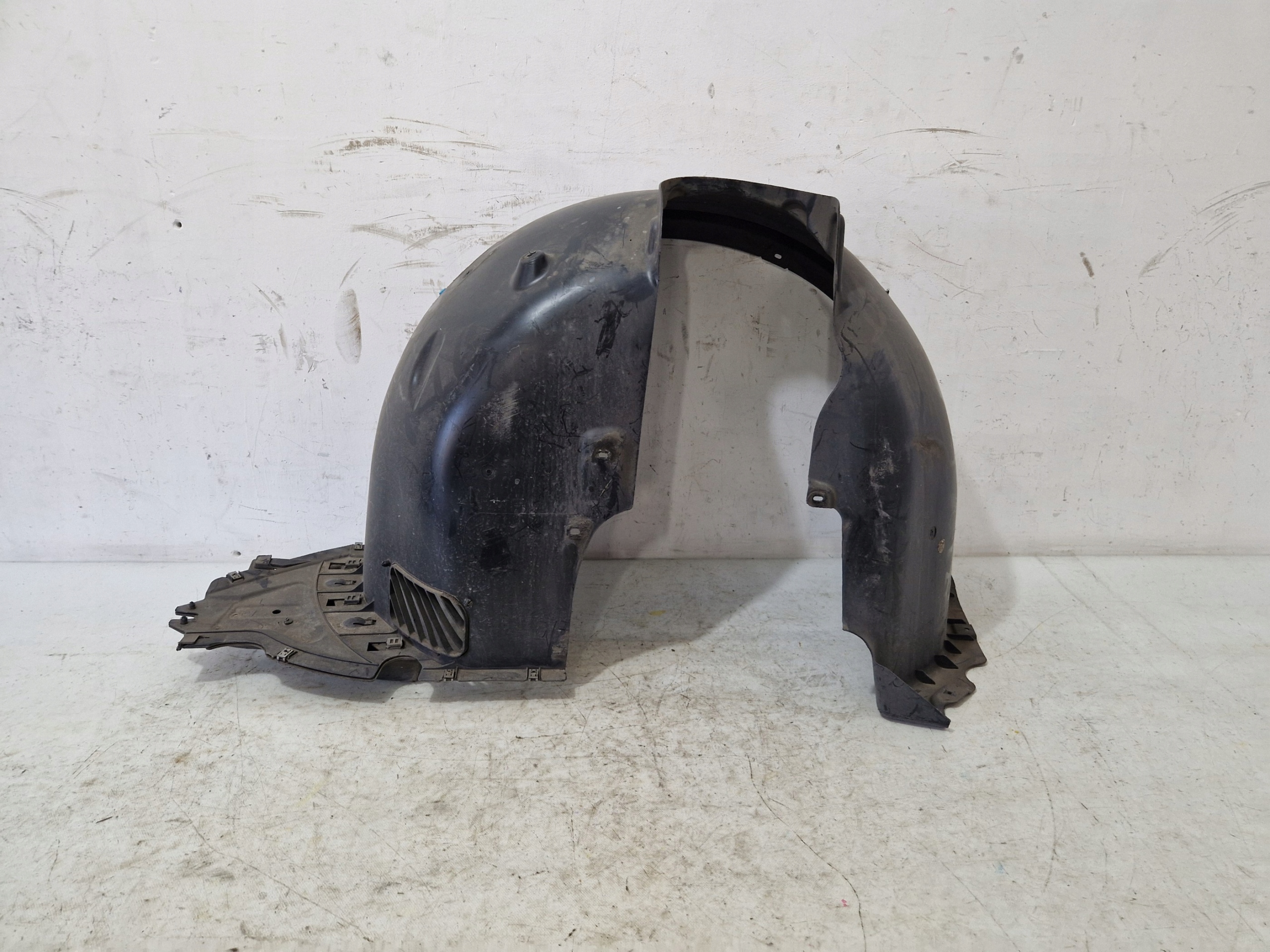 SKODA OCTAVIA IV mudguard right front 5E3809958K