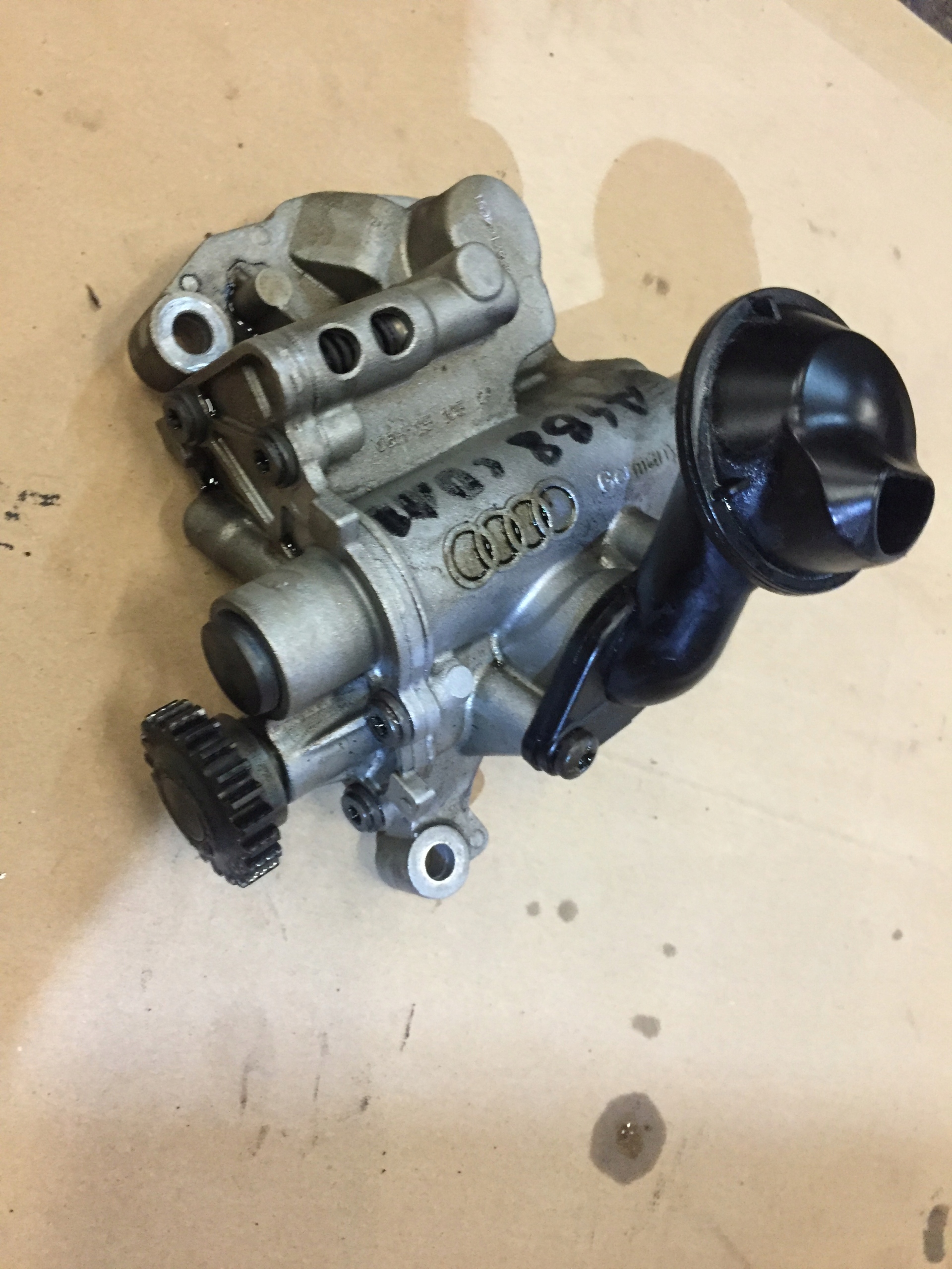 AUDI A4 B8 2.0 TFSI Ölpumpe CDNC 06H115105AF