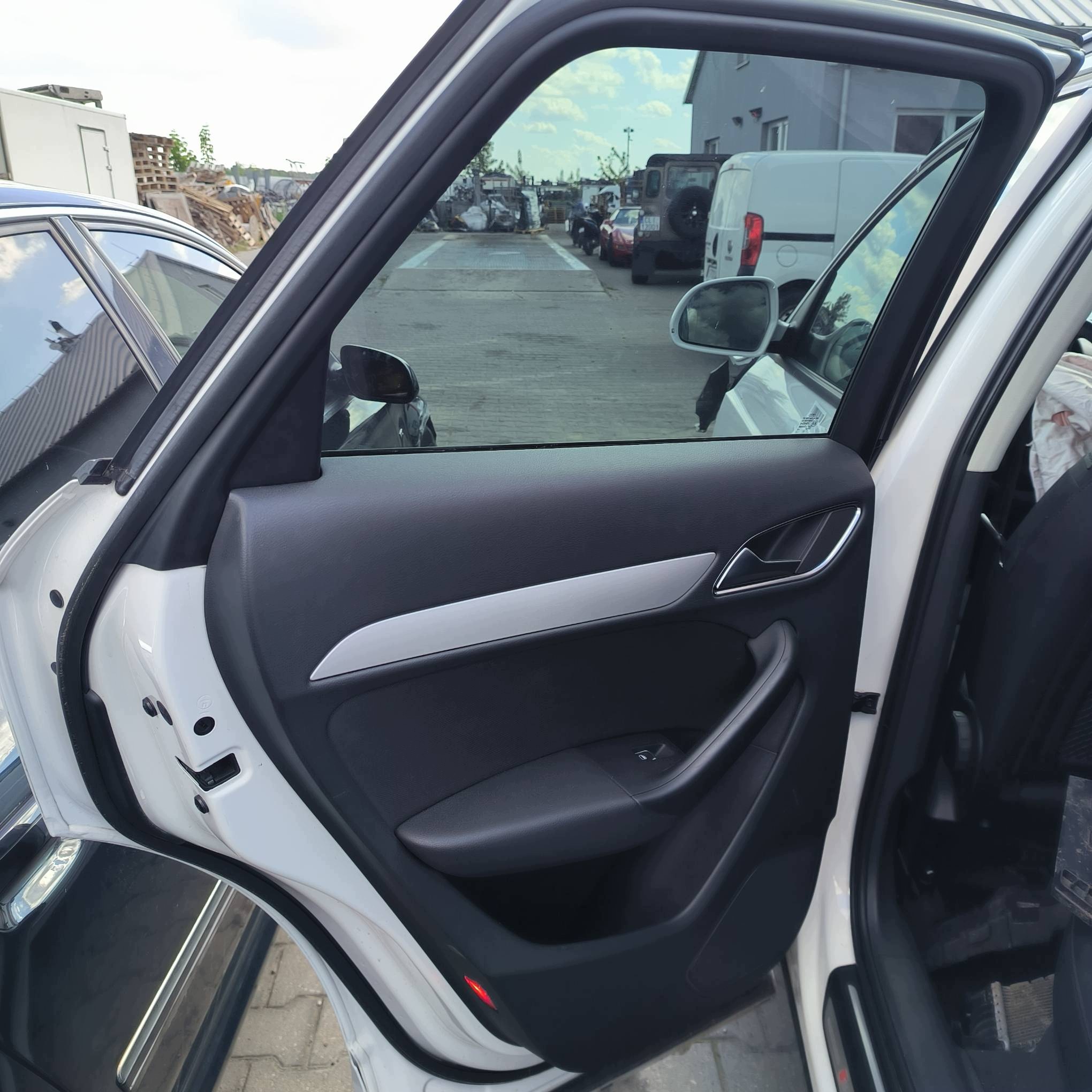 Tür links heck LB9A AUDI Q3 und 8U LIFT