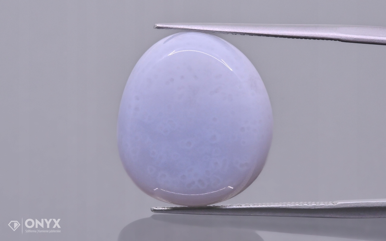 Chalcedon modrá konvexní nepravidelná destička 18x16 mm