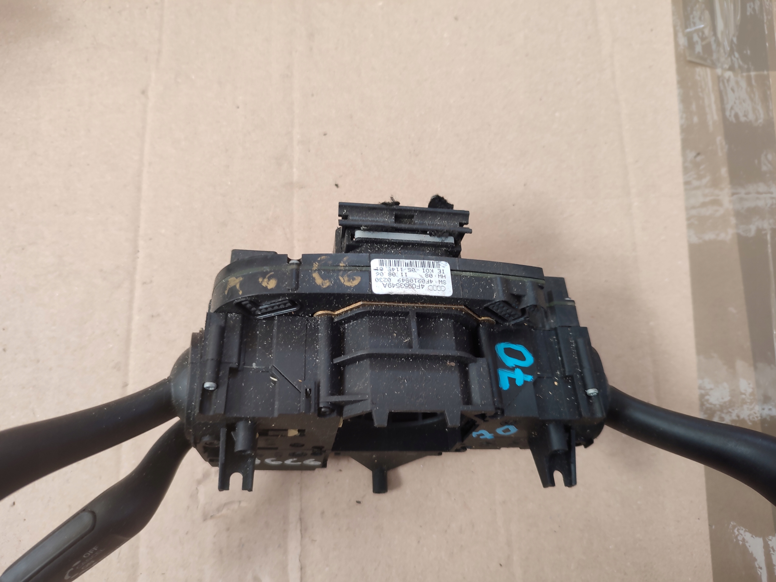 MANETKA Schalter des Lenkrads AUDI A6 C6 4F0953549A