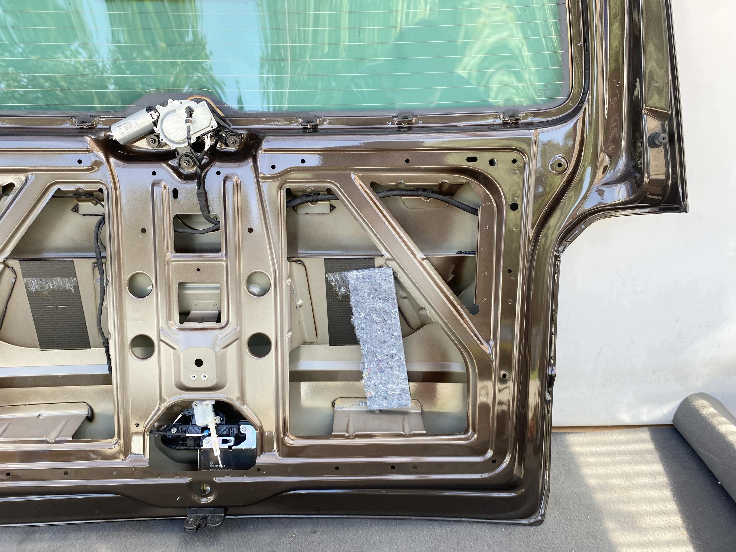 VW TRANSPORTER MULTIVAN T6 16- boot doors rear part BRAZOWY METALIK ORYG. LAKIER