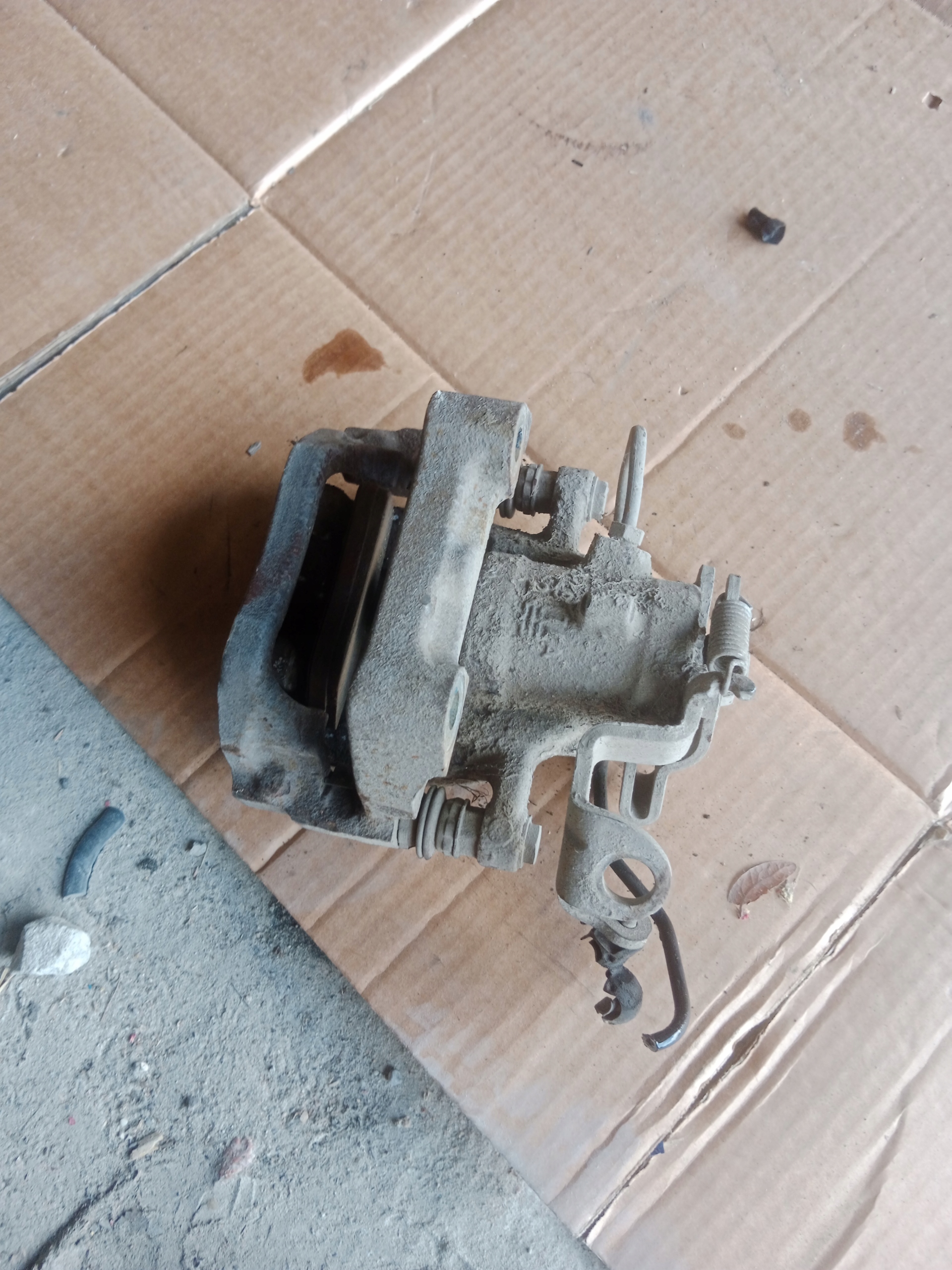 caliper brake left rear part PEUGEOT 5008 1.6 HDI