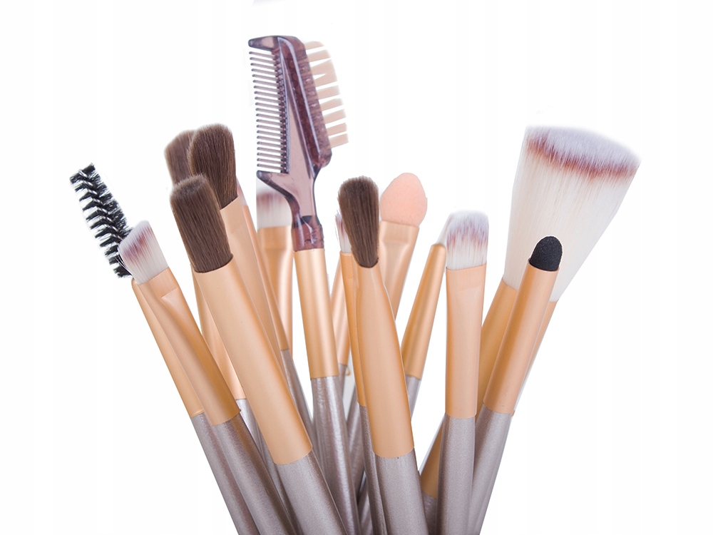 ZESTAW 24 PROFESJONALNYCH PĘDZLI DO MAKIJAŻU ETUI Kod producenta 24380