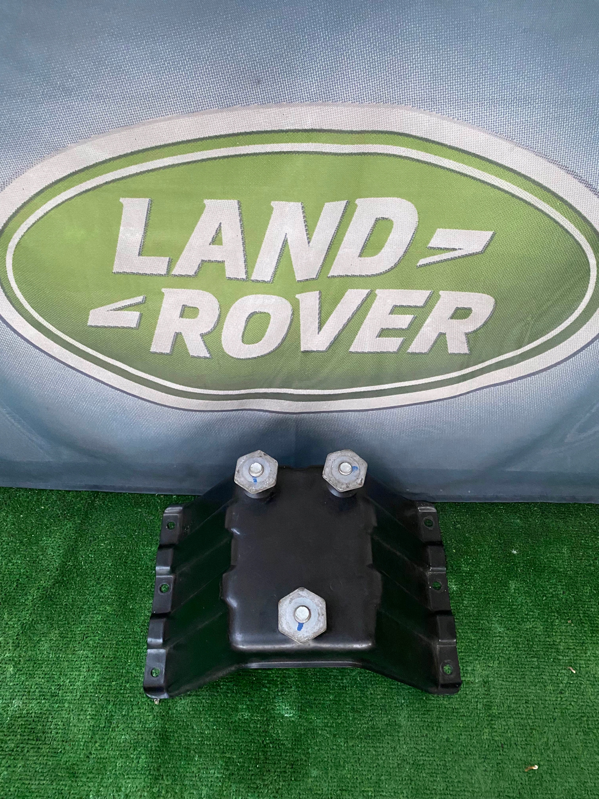 NJH6565 - LAND ROVER DEFENDER КРІПЛЕННЯ ЗАПАСНОГО КОЛЕСА