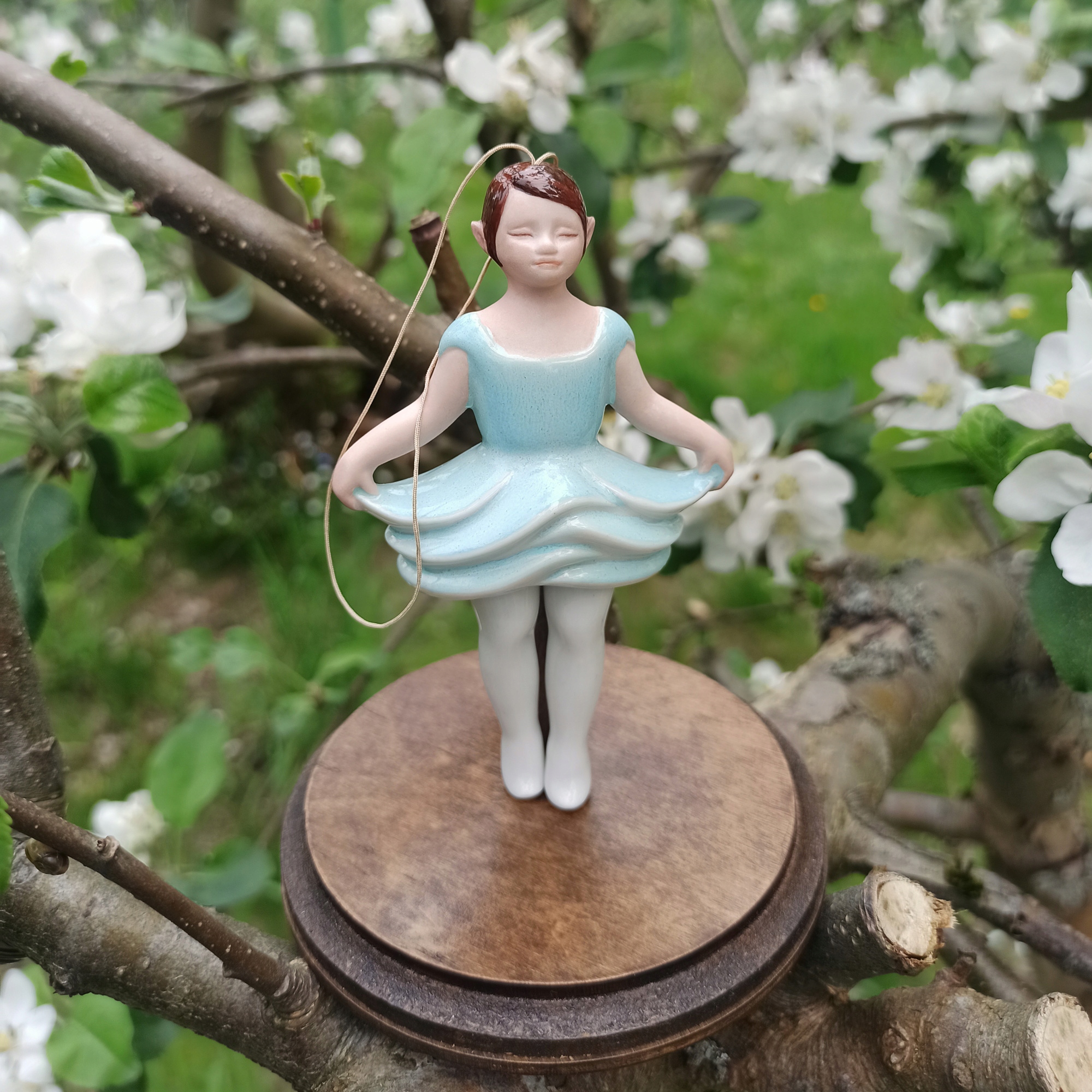 Elf porcelánová panenka zvonek, Calineczka balerína dekorativní figurka