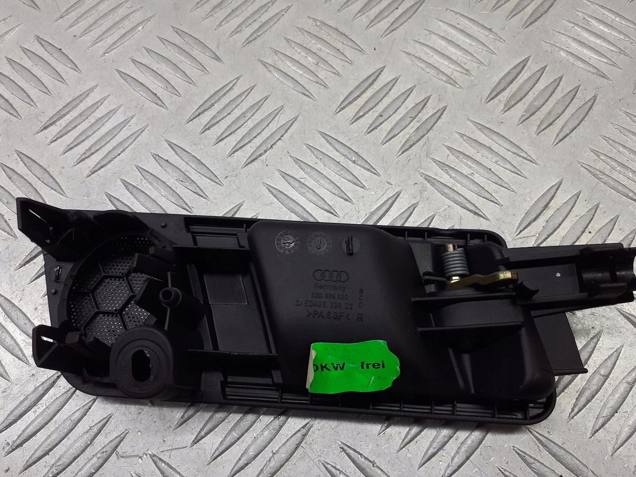 ручка двери левая внутренняя A2 1.4 8Z0839020