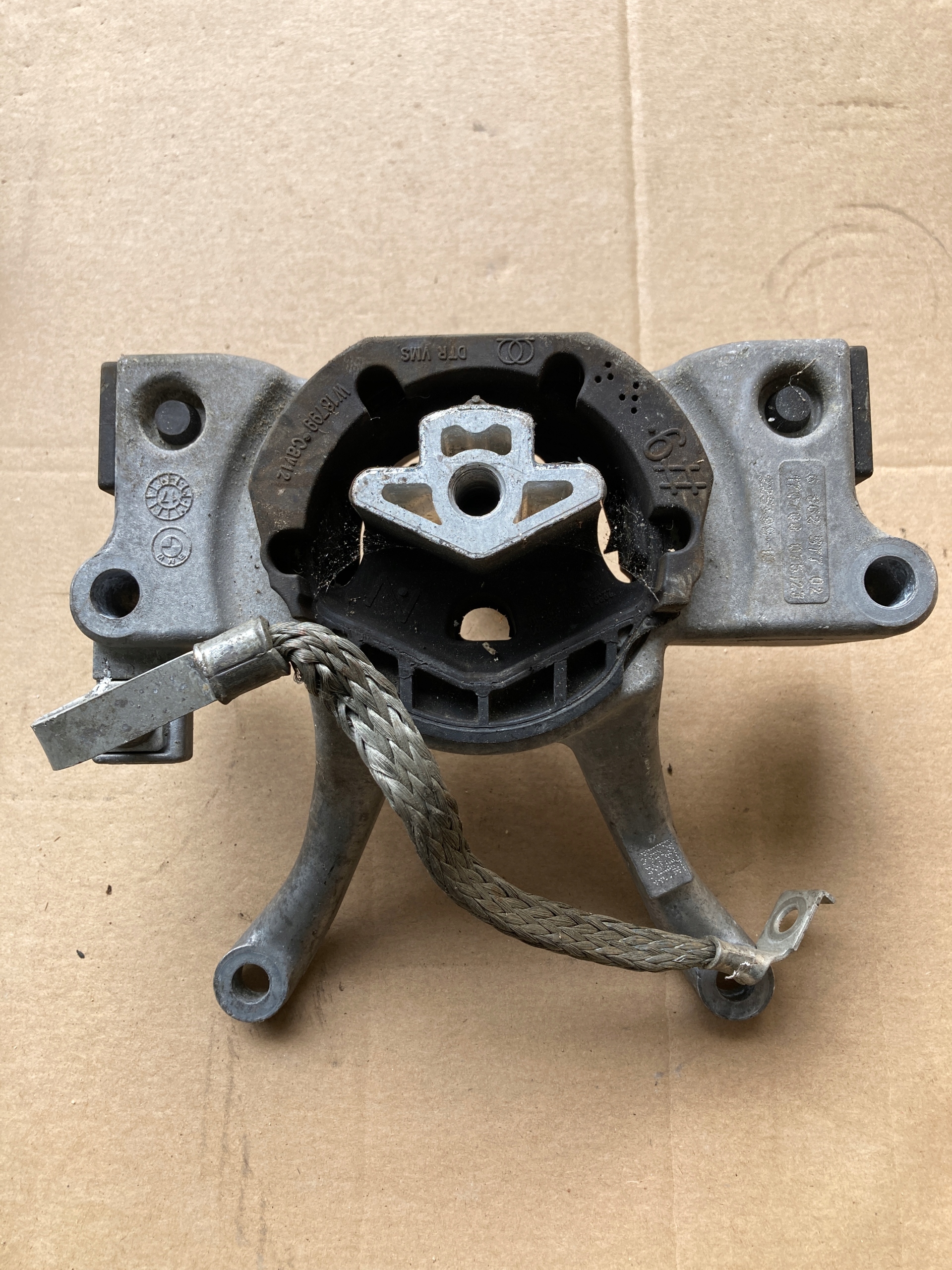 Лапа подушка BMW 5 G30 6962577 2.0 D