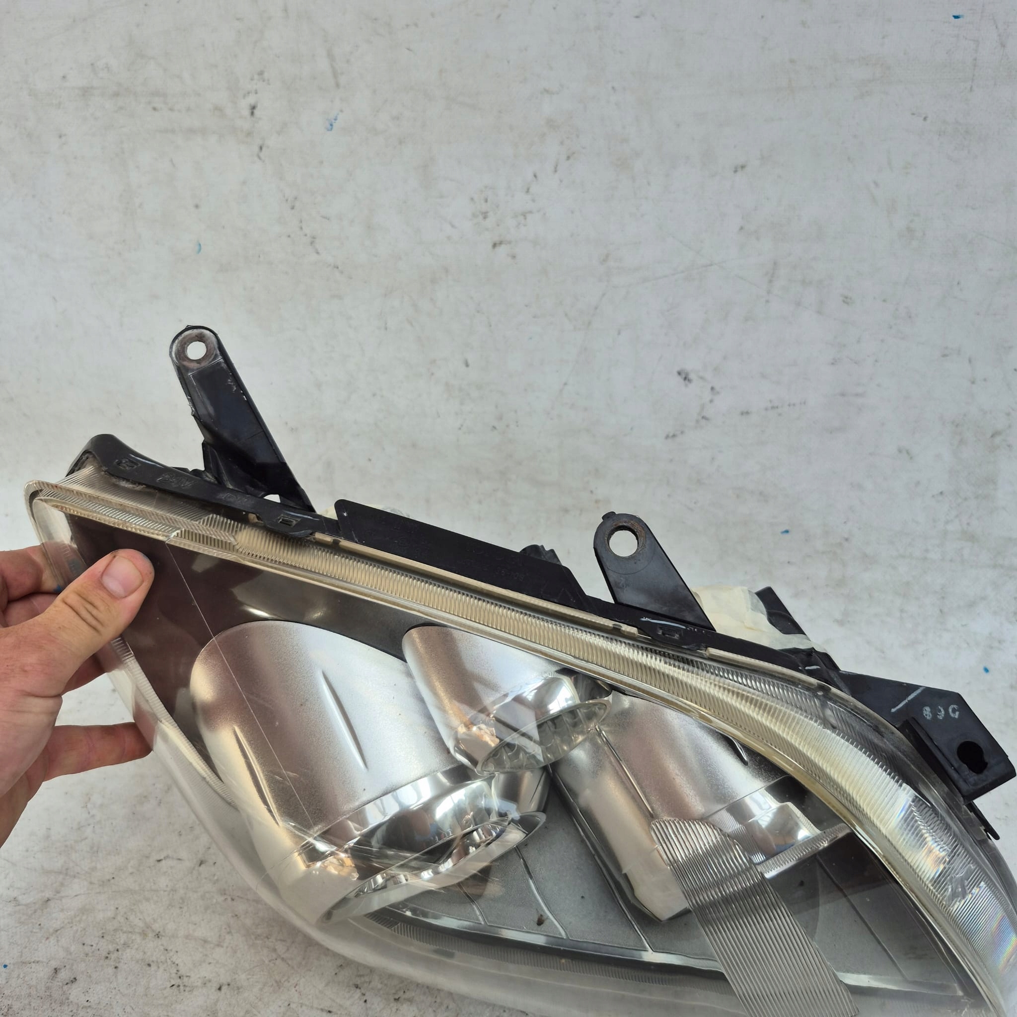 TOYOTA AVENSIS II T25 LIFT 06- light right front front XENON