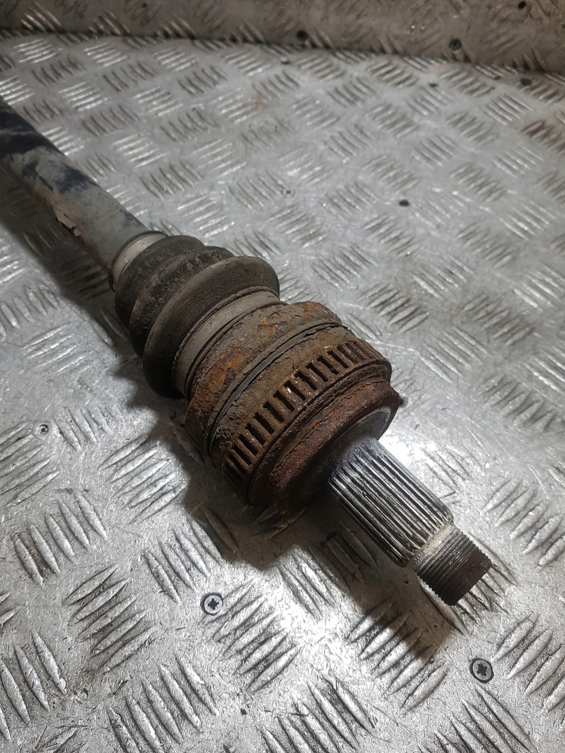 semi-axis semi-axis left rear BMW E90 2.0 B 7525821