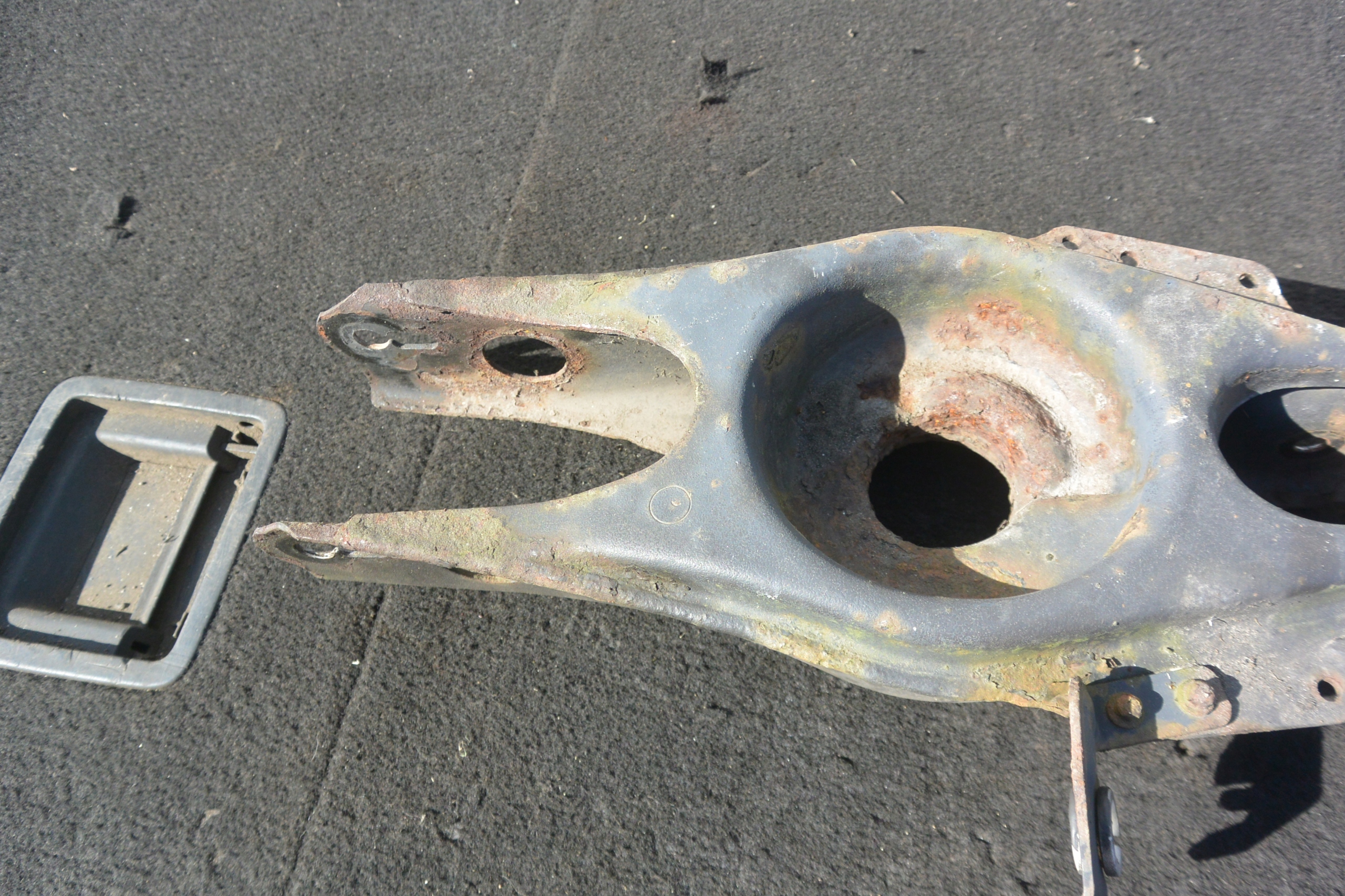 Querlenker hinten unterer links MERCEDES W211 E-KLASA