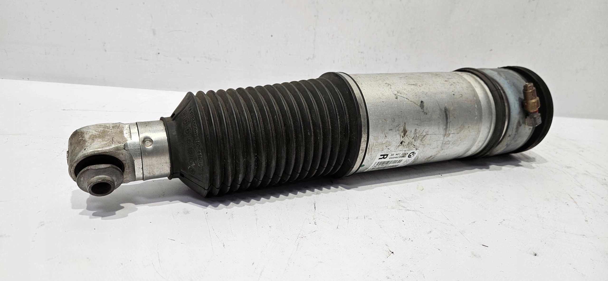 shock absorber PNEUMATYCZNY right left rear part BMW E65 E66 E67 original 6767864