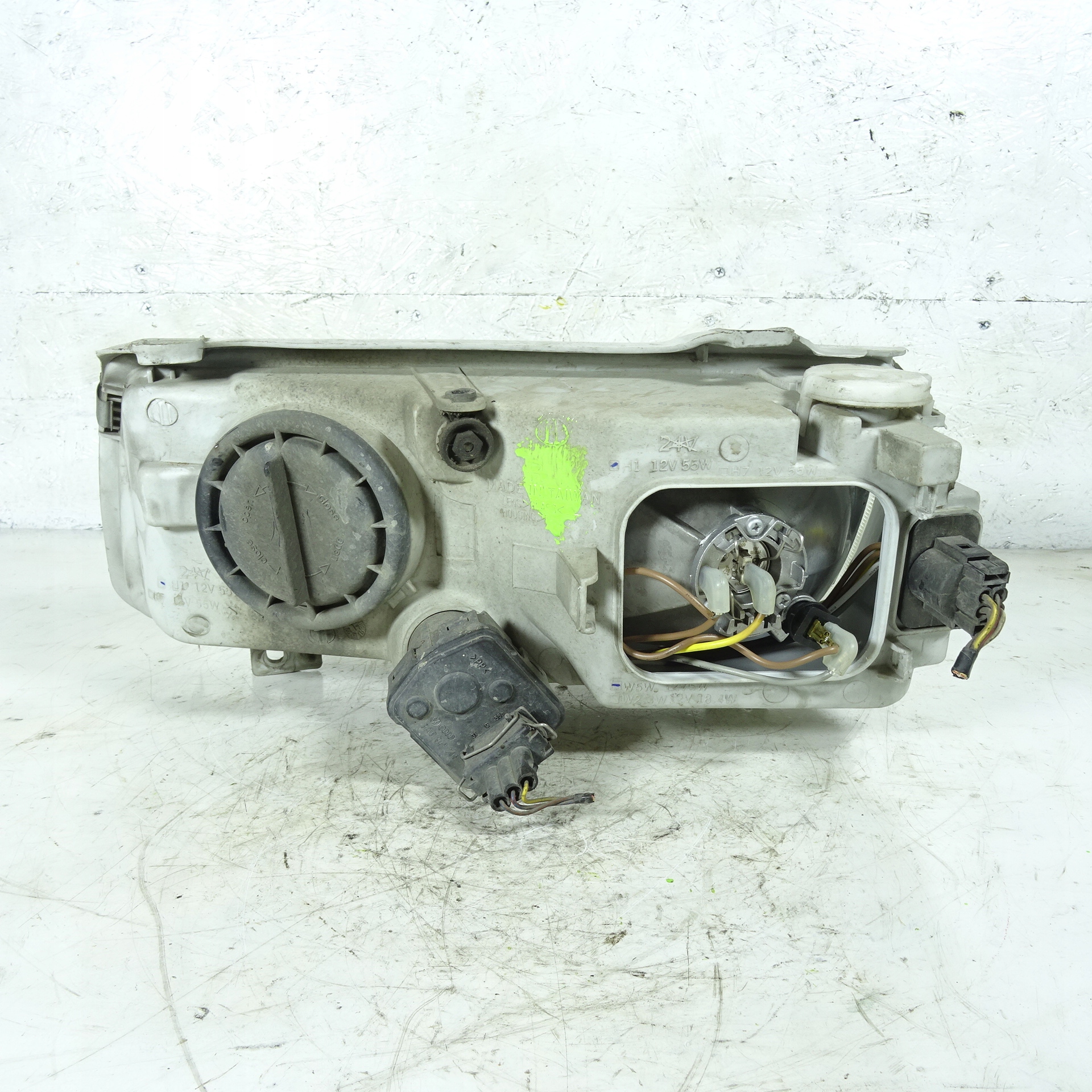 VW PASSAT B4 REFLEKTOR right 441-1116R