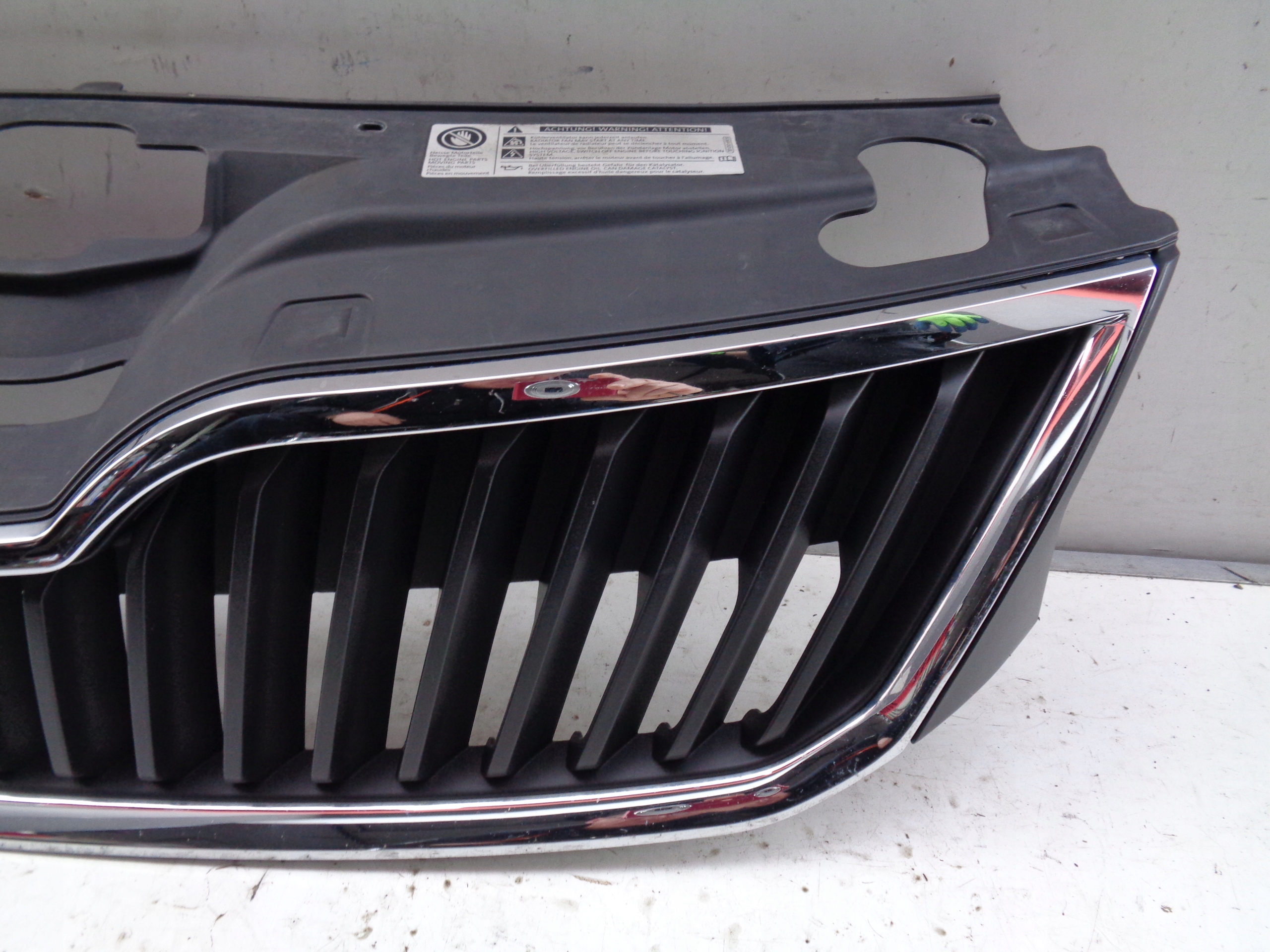 GRILLE SKODA RAPID 5JA 12