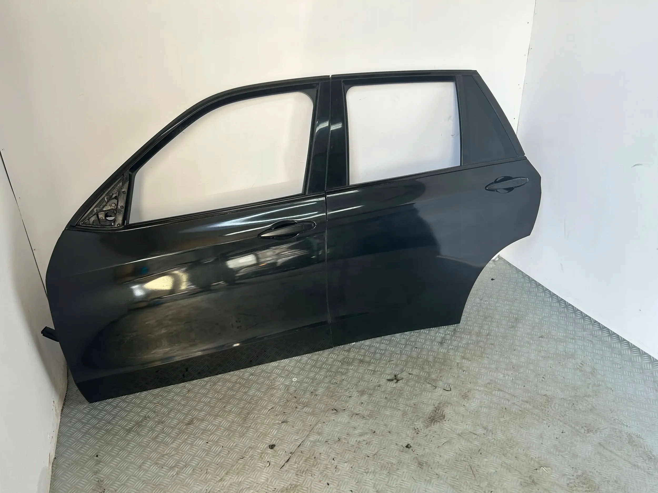 DRZWI LEWY PRZÓD TYŁ KOMPLET BMW X5 F15 2013- 475/9 Typ samochodu 4x4/SUV