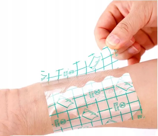 Samoprzylepna folia ochronna do tatuażu 7 cm x 10 m