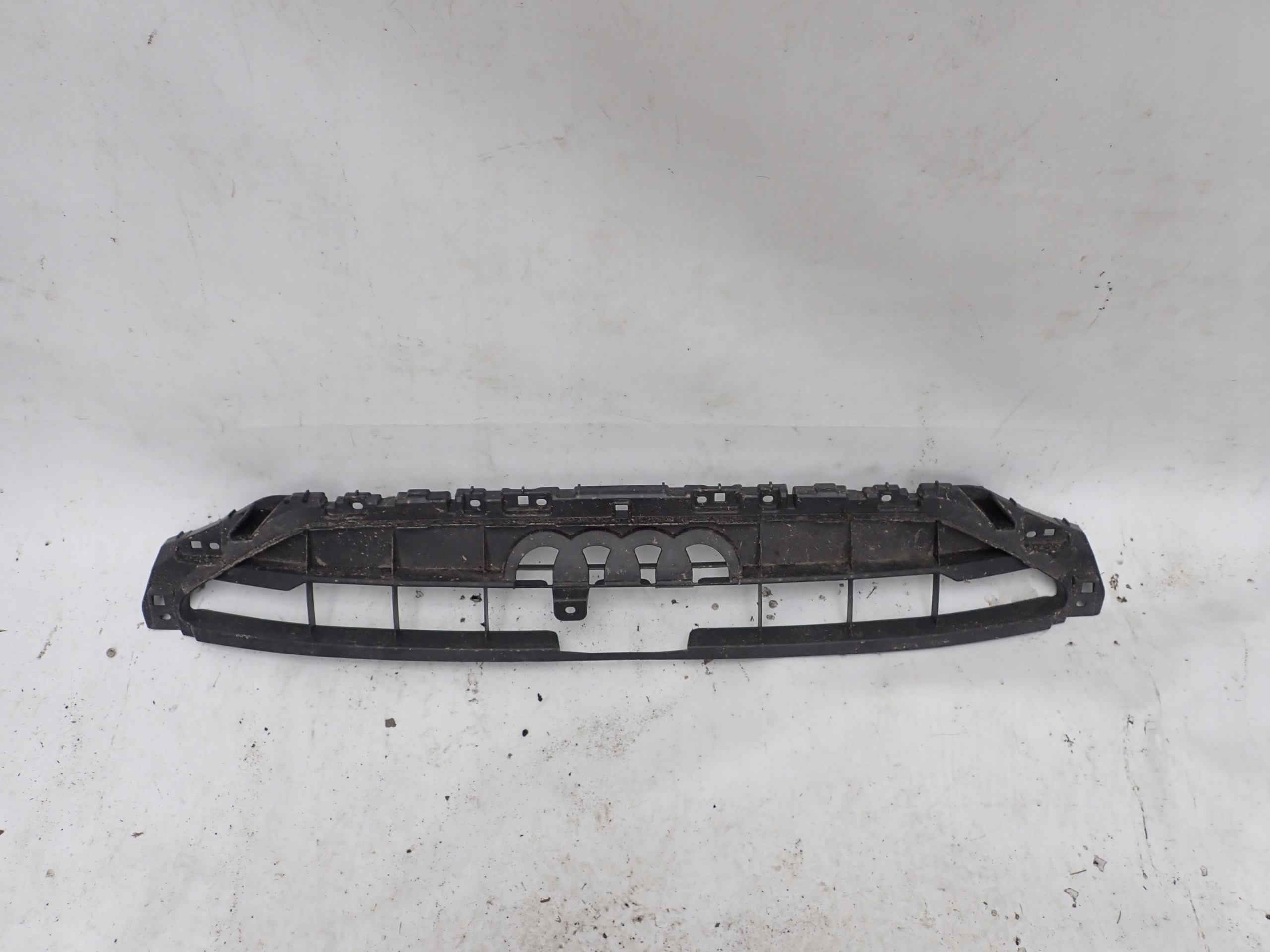 AUDI A4 B9 8W 15- pillar support GRILLA grille 8W0807233