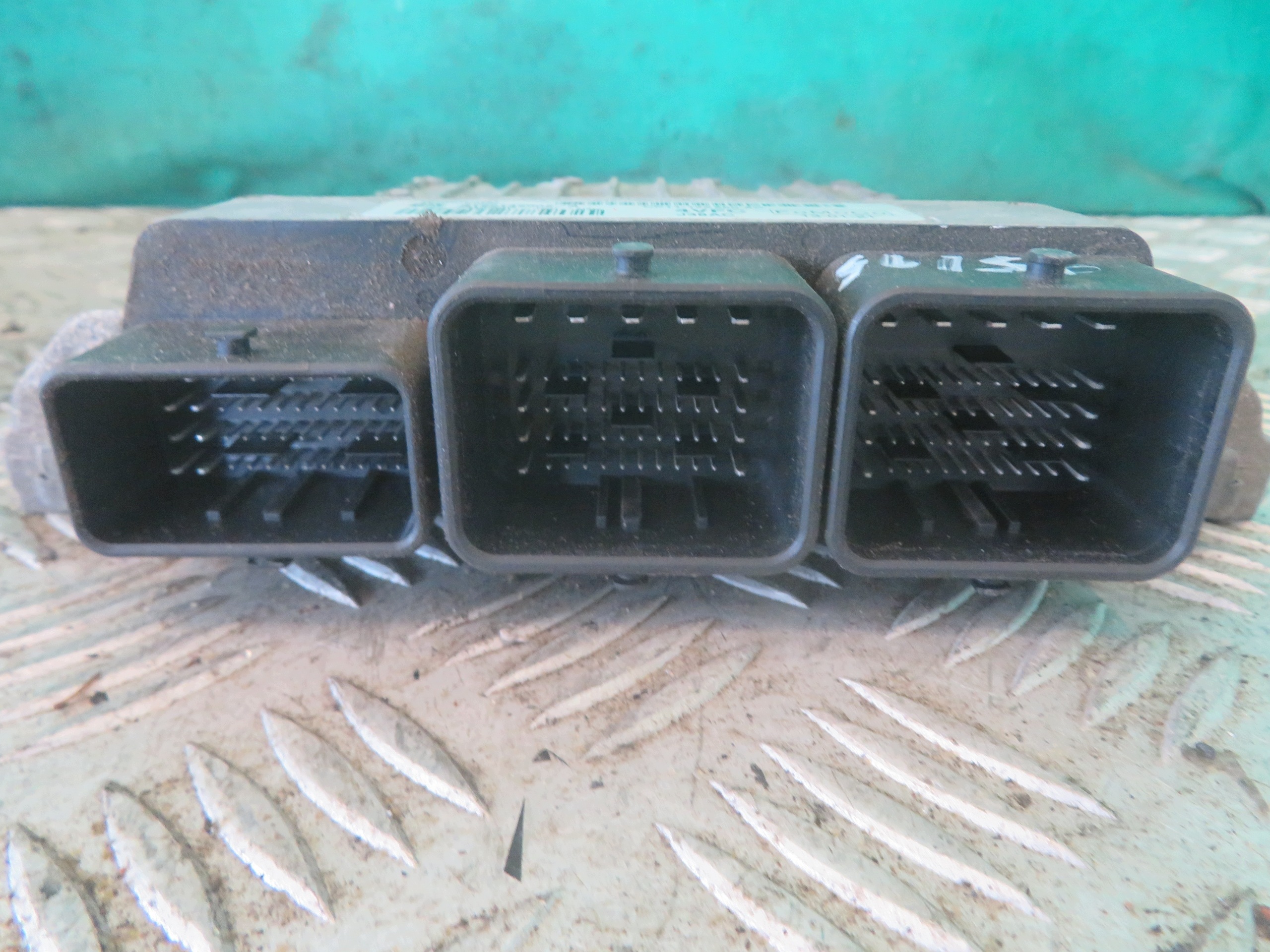 computer control unit of the engine FORD TRANSIT MK7 2.2 13R CC11-12A650-AC