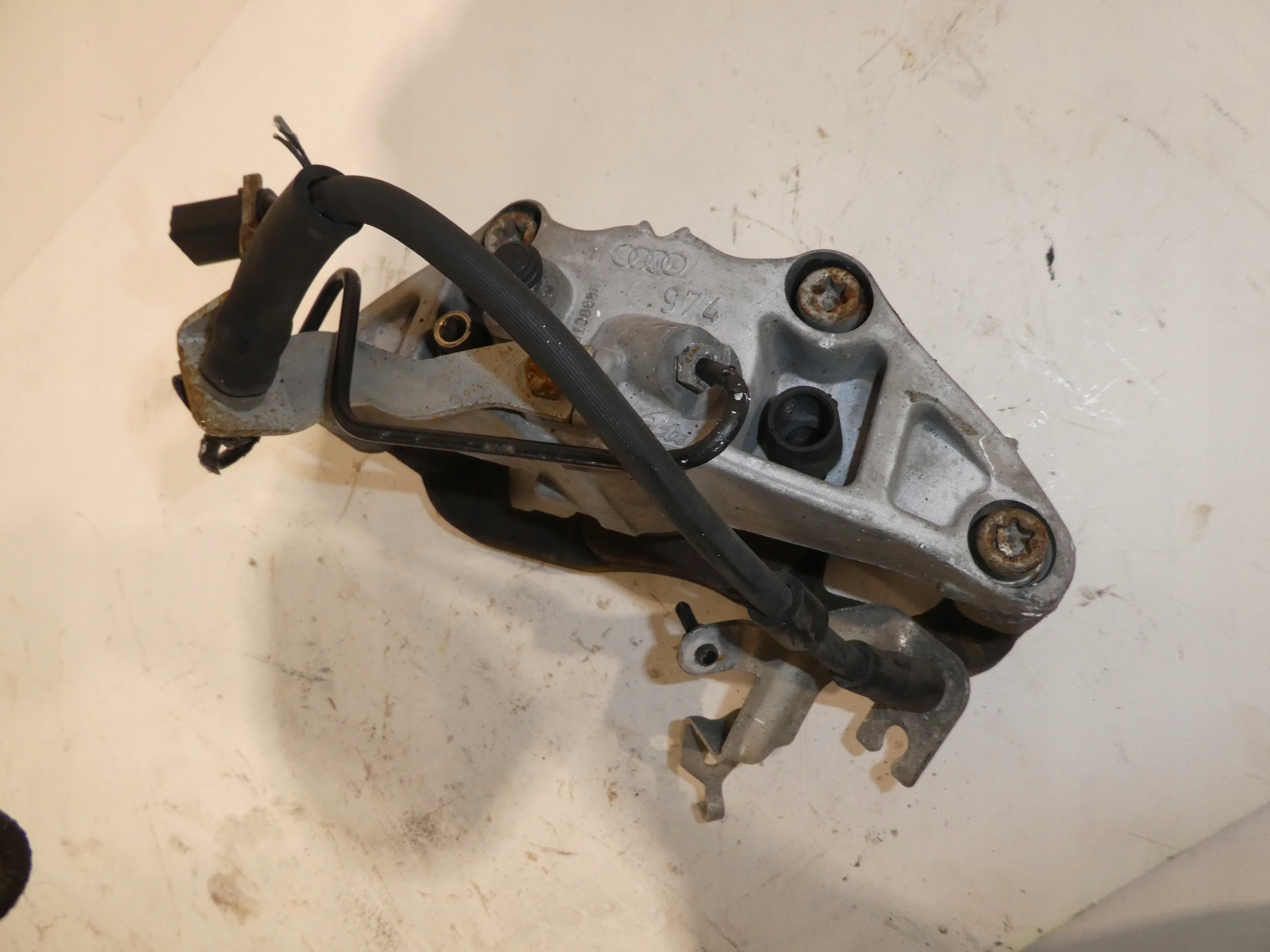 AUDI A6 C6 4F0 caliper front right 974