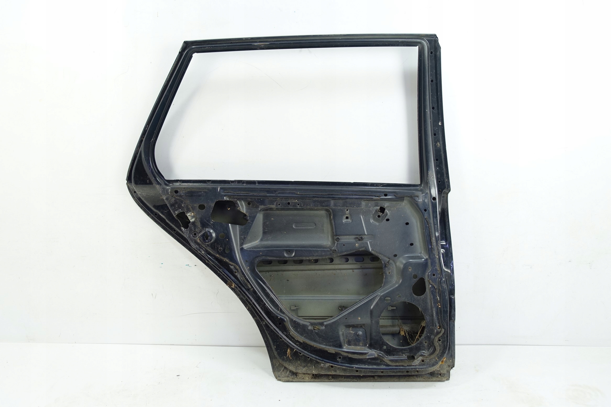 DRZWI LEWY TYŁ TYLNE MERCEDES C W203 KOMBI Typ samochodu Samochody osobowe