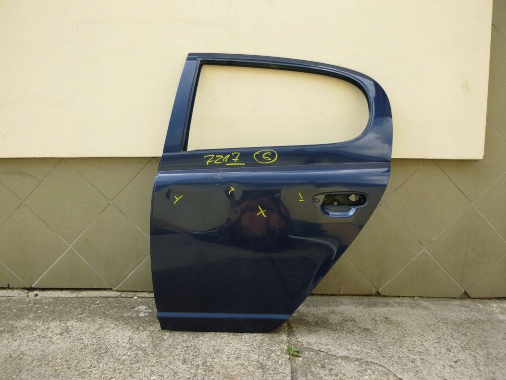 Toyota Yaris and 99- door left rear.