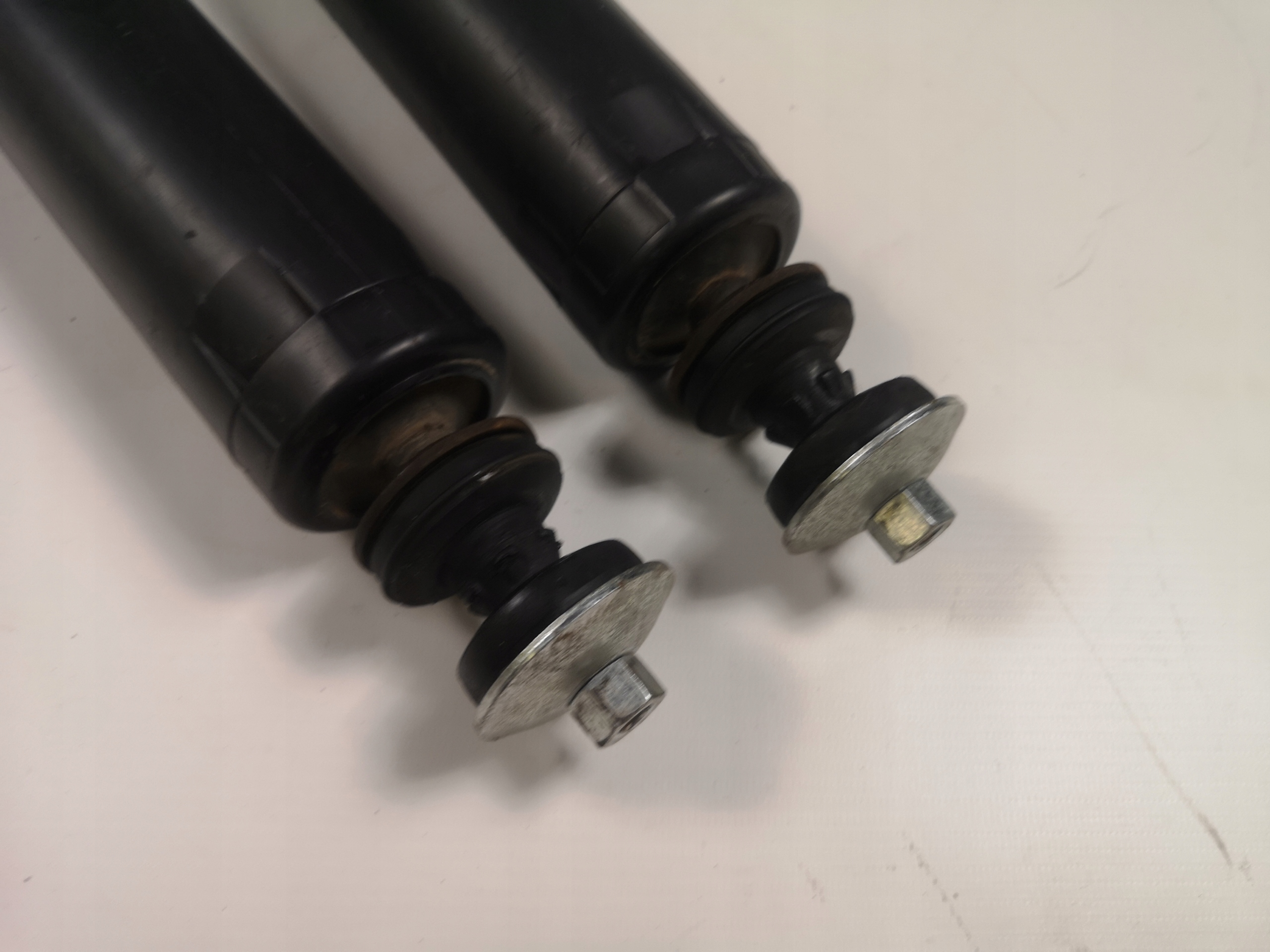 shock absorber left right rear part Ford Mustang GT 05-14