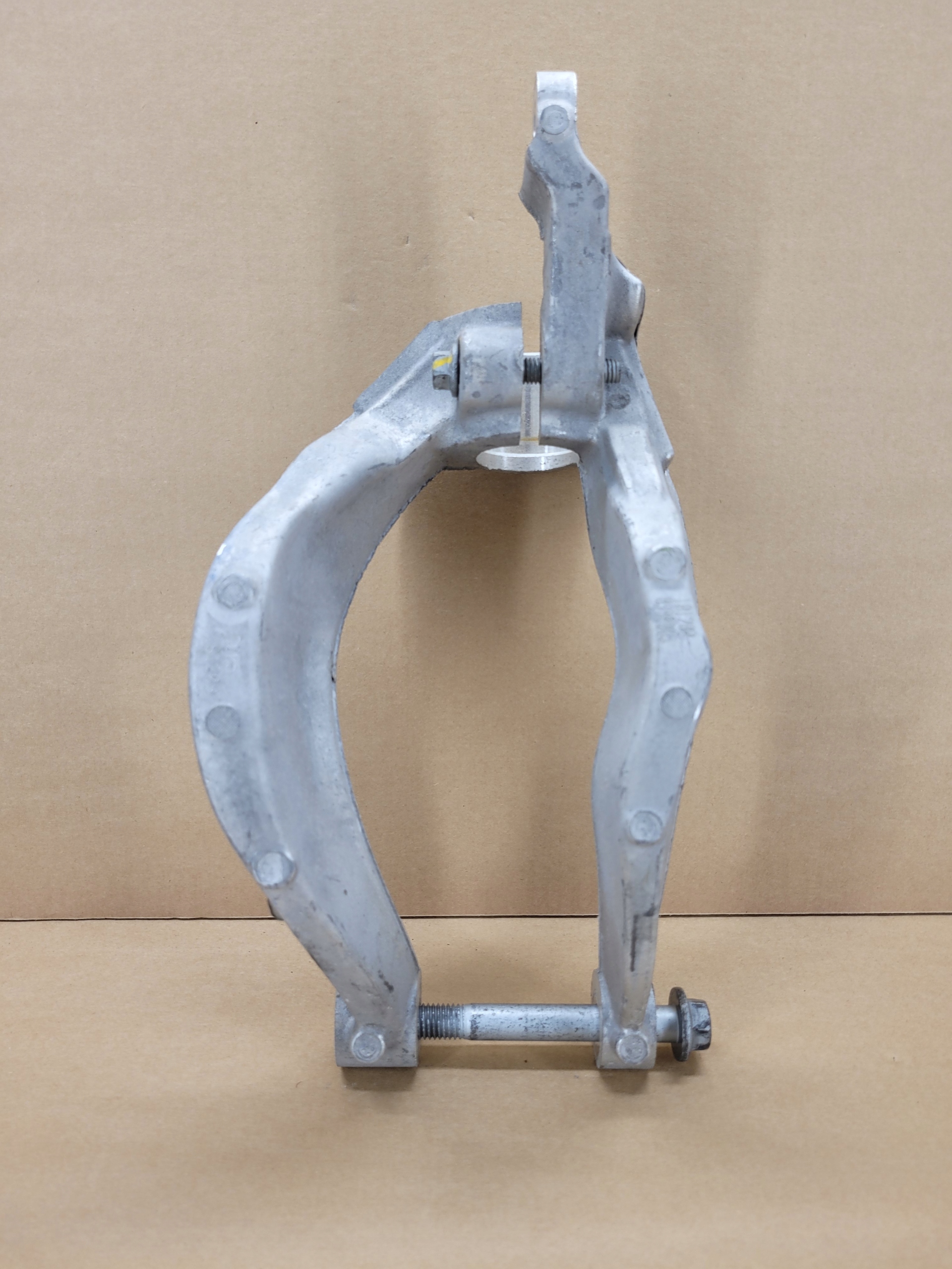 0505 31681984 - Права вилка кронштейн амортизатора VOLVO V90 S90