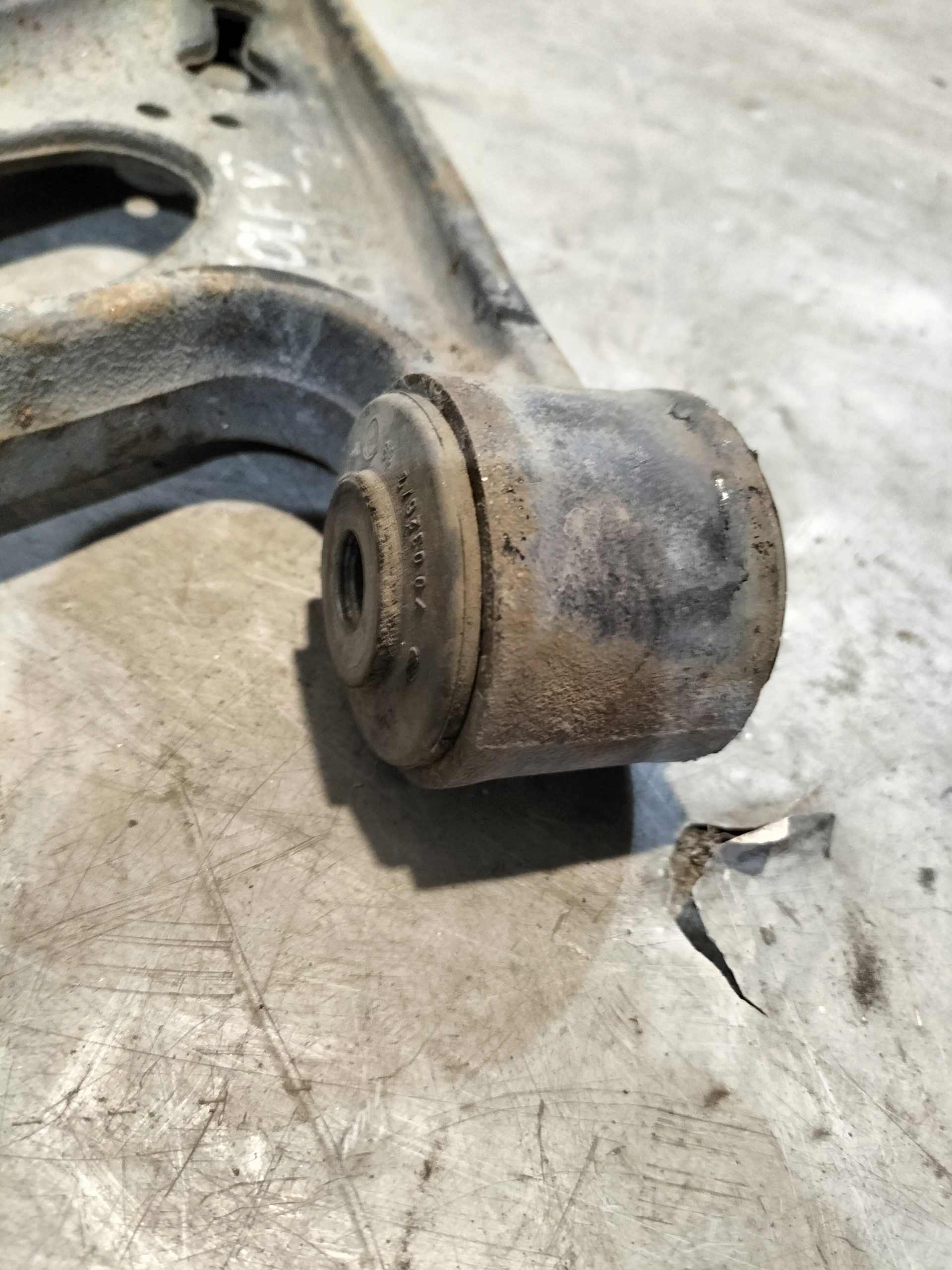 arm front right VW GOLF plus V 04-13 2.0TDI