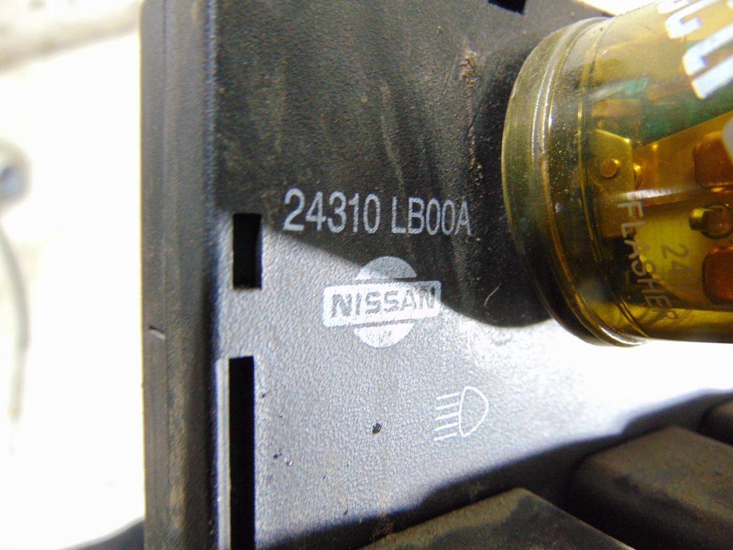 SKRZYNKA BEZPIECZNIKÓW ATLEON 4.5 06-13 24310LB00A Numer katalogowy części 24310LB00A