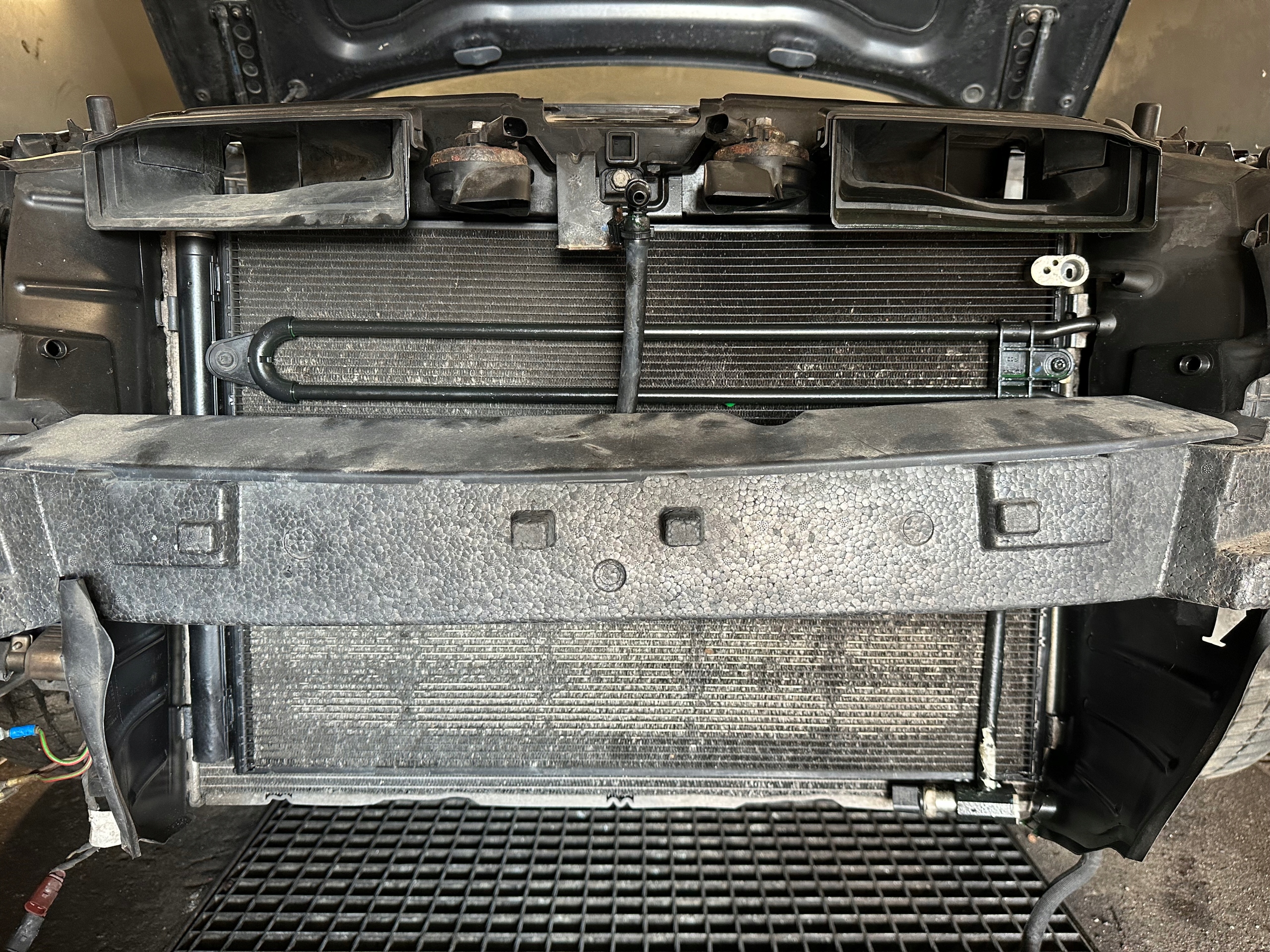 PAS PRZEDNI CHŁODNICE WZMOCNIENIE A8 D4 4.2 TDI LU