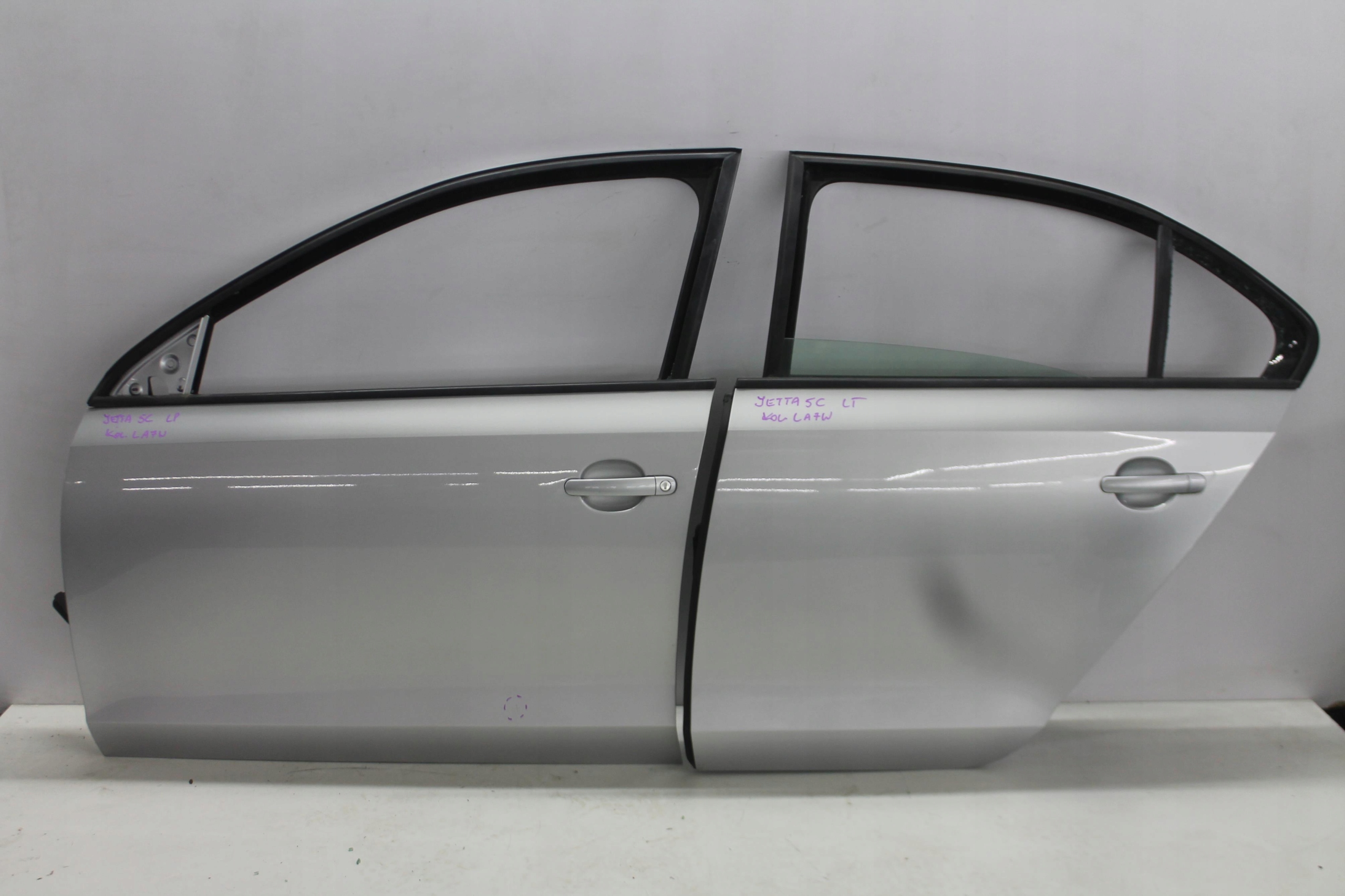 DRZWI LEWY PRZÓD LEWE PRZEDNIE VW JETTA VI 5C KOL. LA7W 10-18 Typ samochodu Samochody osobowe