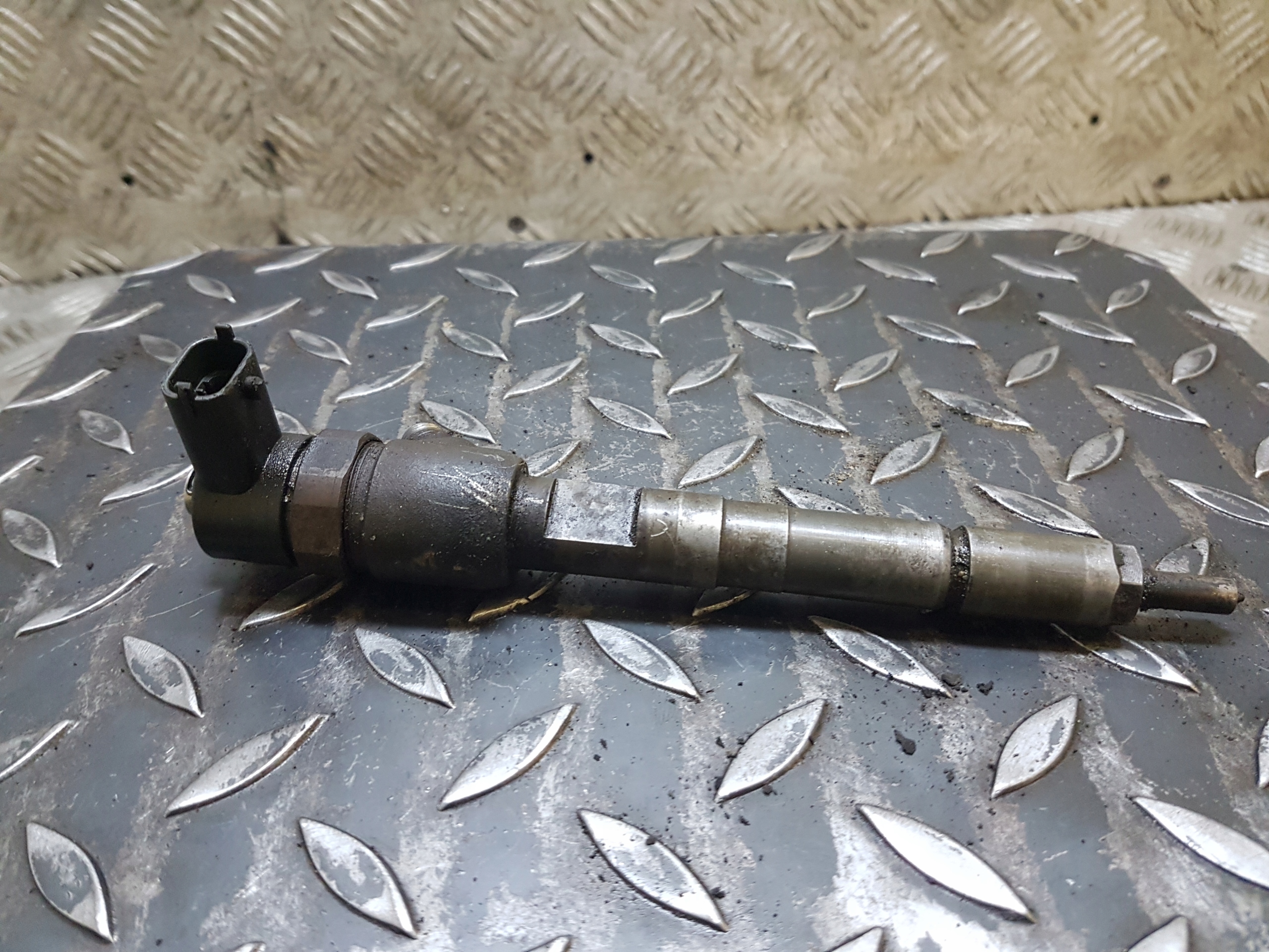 Einspritzdüse Einspritzdüse Pumpe-Düse-Einheit OPEL CORSA D