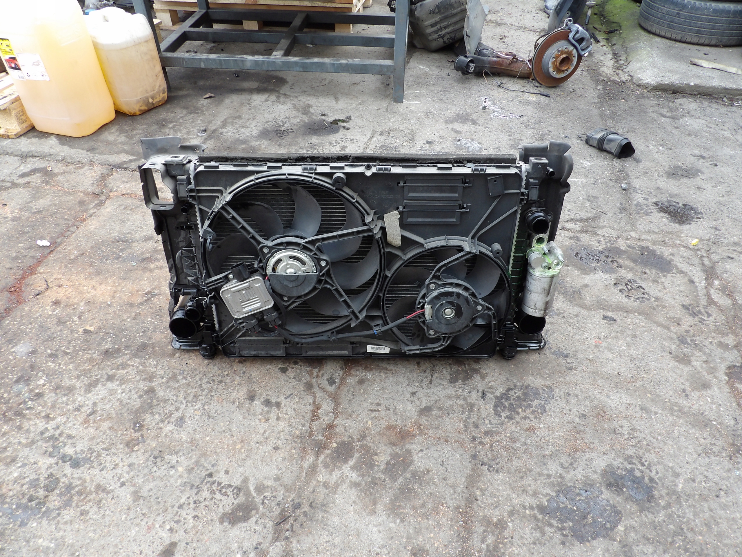 PAS PRZEDNI WZMOCNIENIE CHŁODNICE KOMPLET 2.0 VOLVO XC60 LIFT Strona zabudowy przód