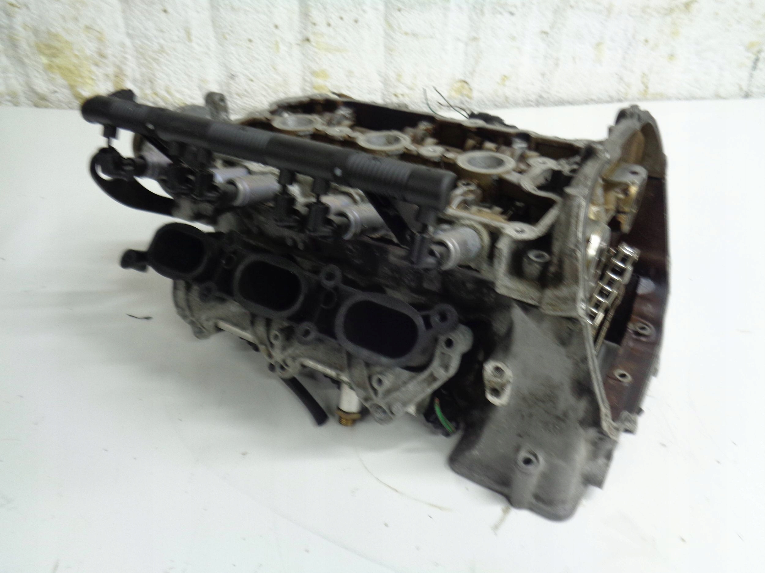AUDI Q5 8R A5 8T A4 B8 A6 C7 2.8 3.2 FSI head. right 06E103404A