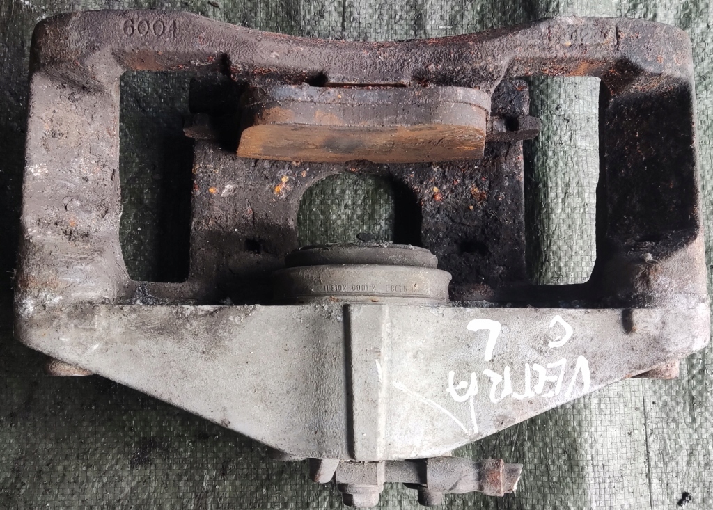 Opel Vectra C 2.8 V6 гальмівний супорт передній лівий