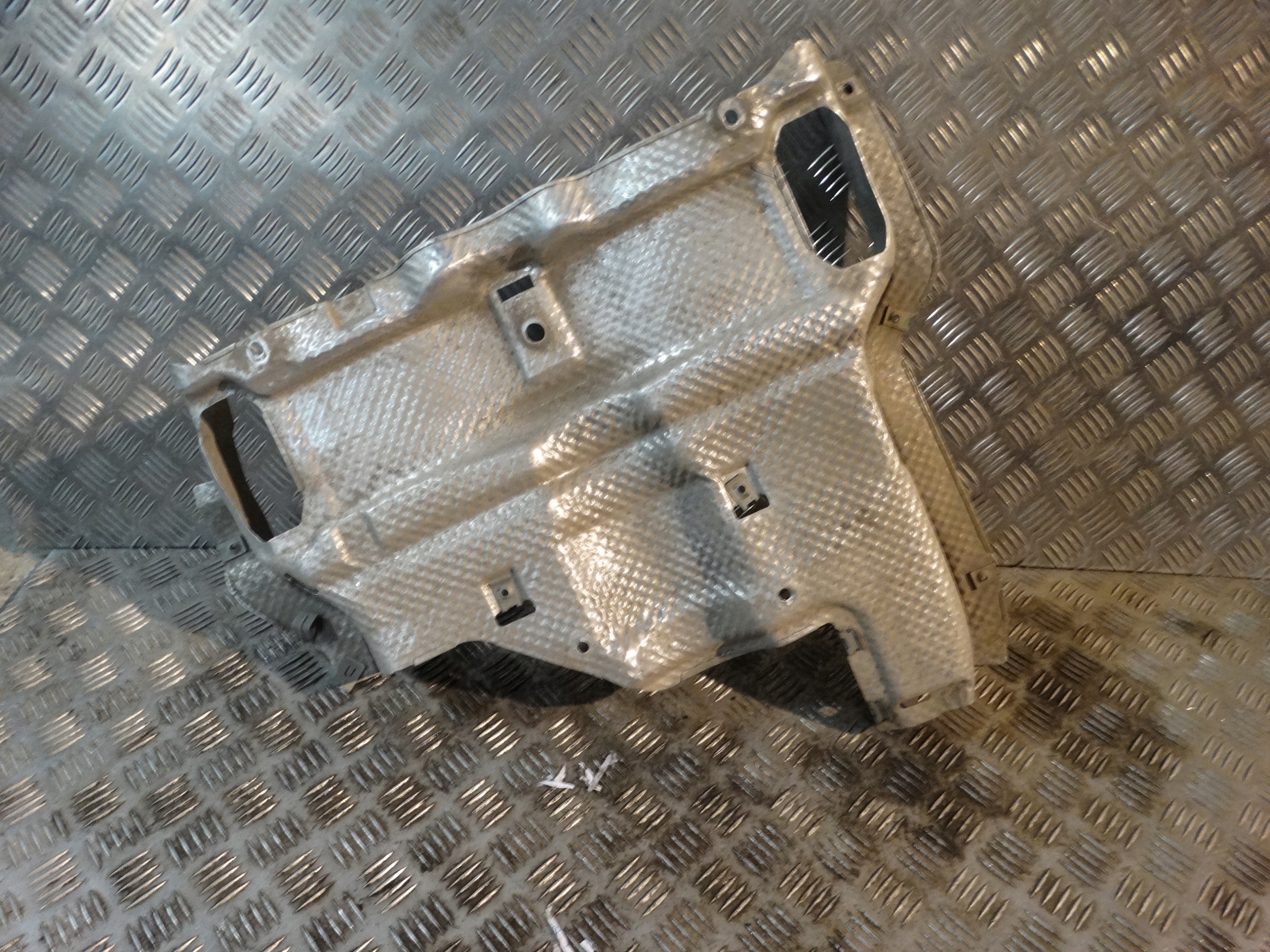 IDEALNA Blende Abdeckung TERMICZNA MERCEDES W167 1