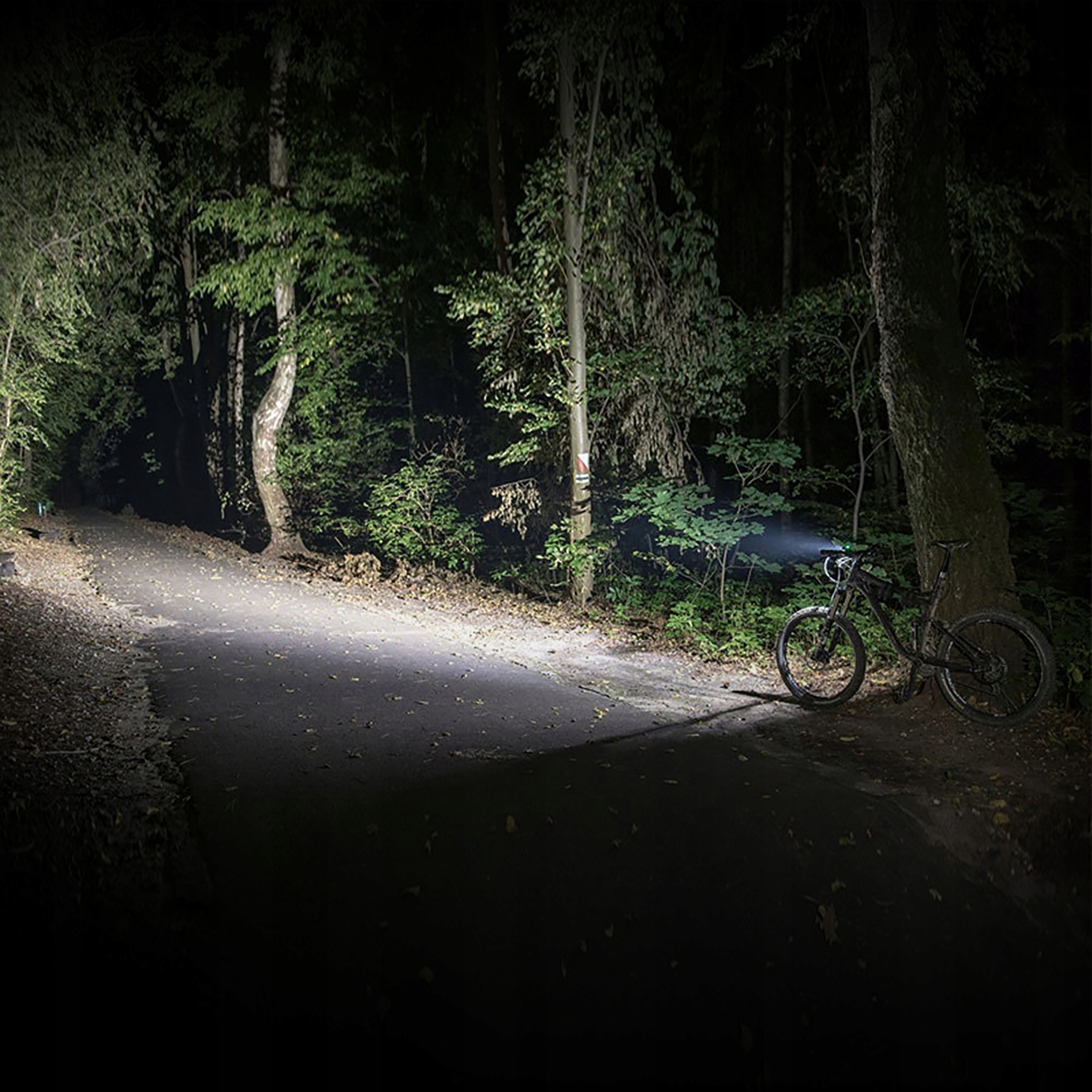 LAMPKA ROWEROWA LED PRZÓD 1800 LUMENÓW MOCNA + TYŁ OŚWIETLENIE ROWEROWE Rodzaj zestaw