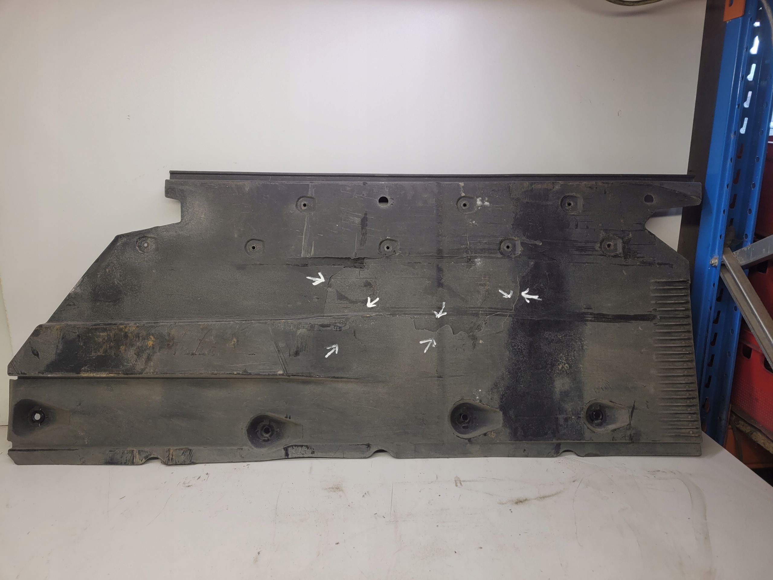cover chassis left AUDI A3 8P CABRIO 8P7825201B