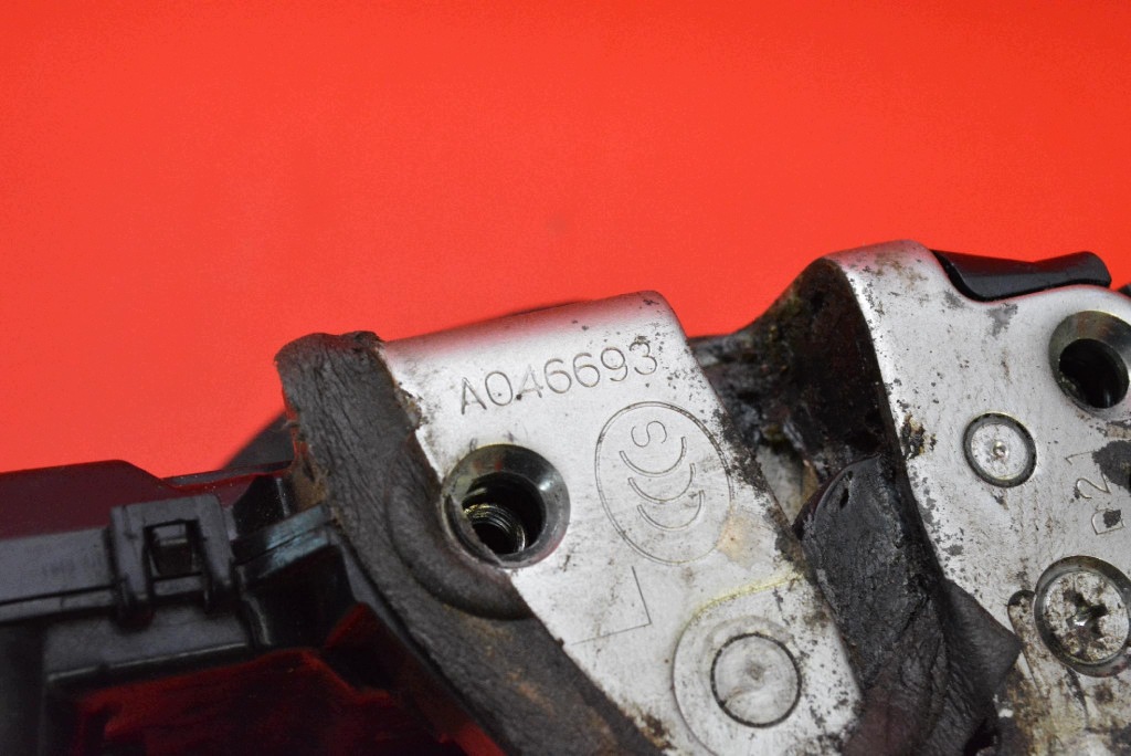 lock door left front front EU TOYOTA AURIS 1 and 5D HB 06-09