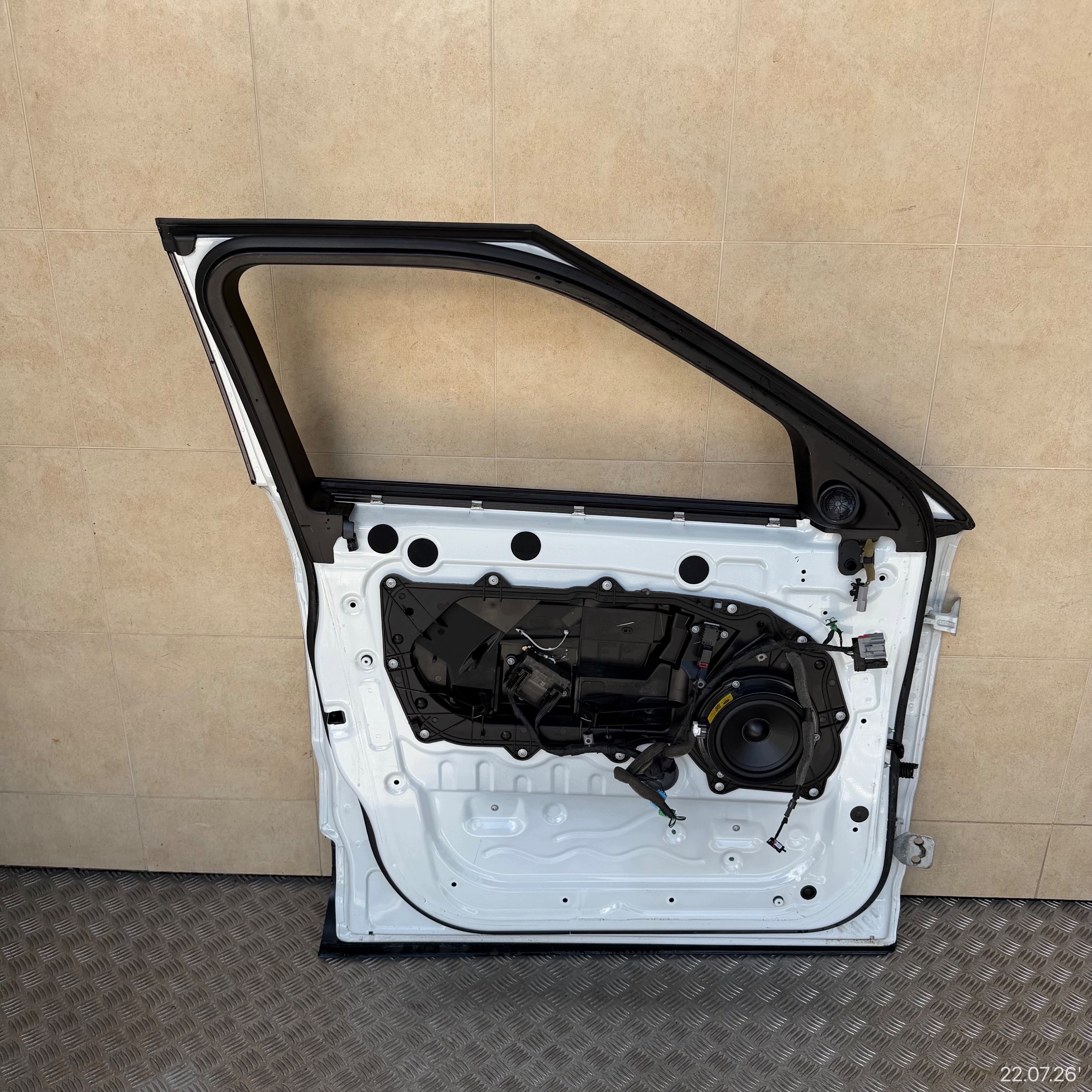 door complete front left LAND ROVER EVOQUE LIFT 2016 ROK does not have windows