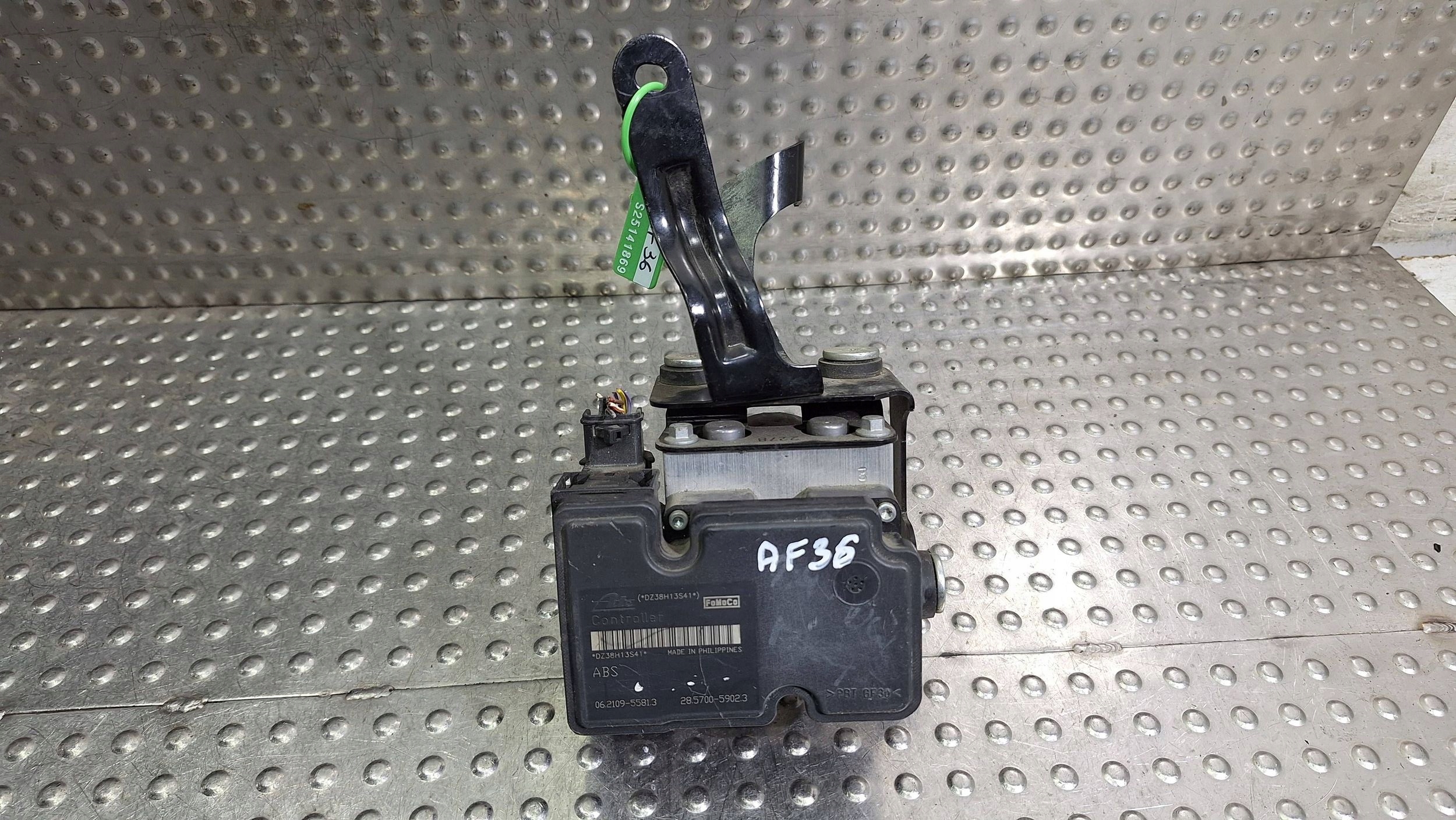pump control unit ABS 8V512M110AD 06.2109-5581.3 FORD FIESTA MK7