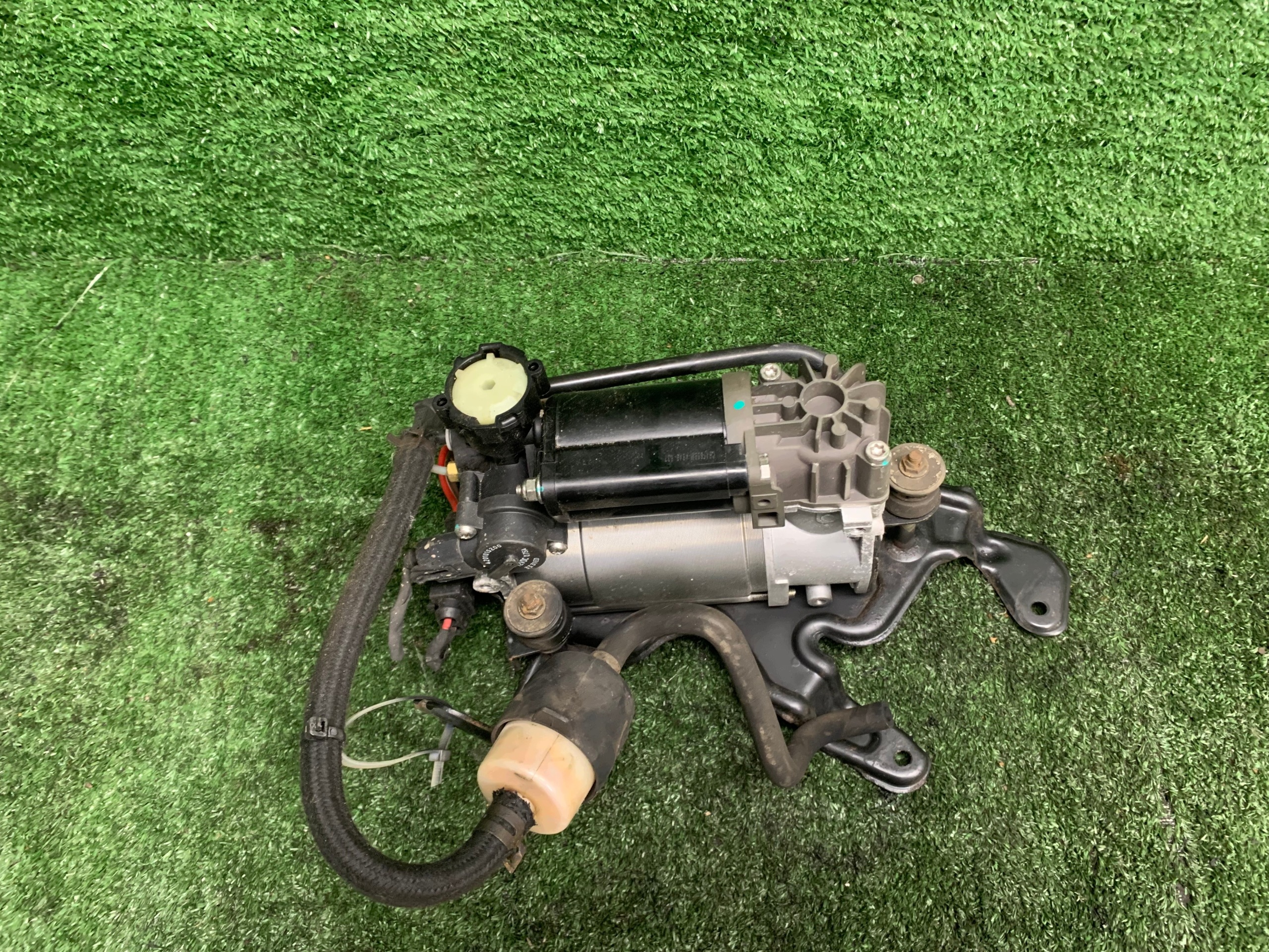 MERCEDES E-KLASA W211 pump compressor; springing AIRMATIC