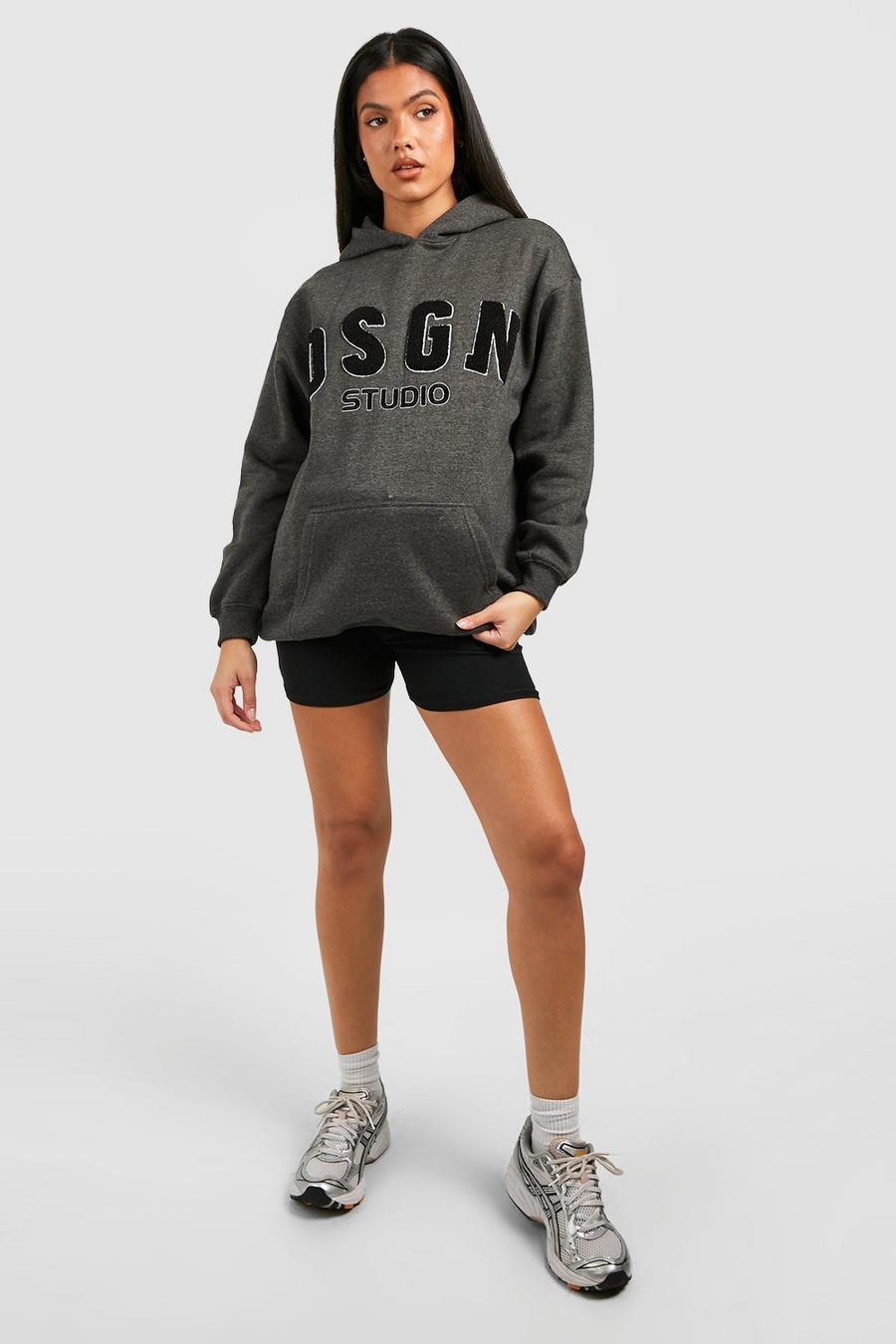 CIĄŻOWA OVERSIZED BLUZA CIEMNO SZARA DRESOWA KANGURKA KAPTUR NAPIS BOOHOO L Kolor szary