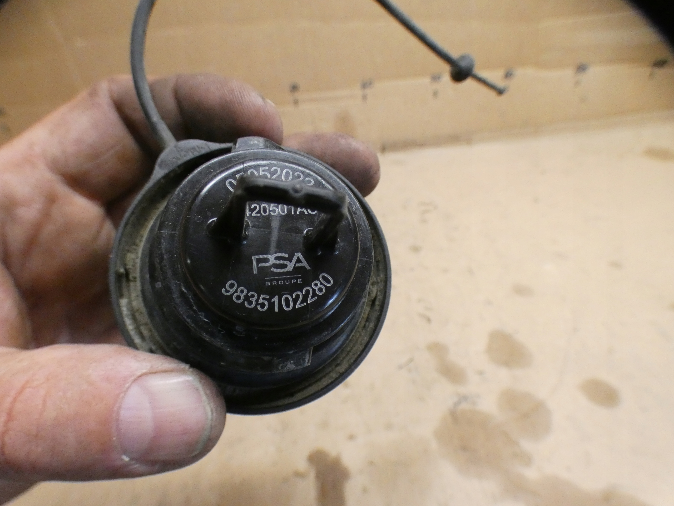 9835102280 DECKEL Tankklappe des Kraftstoffsbehälters