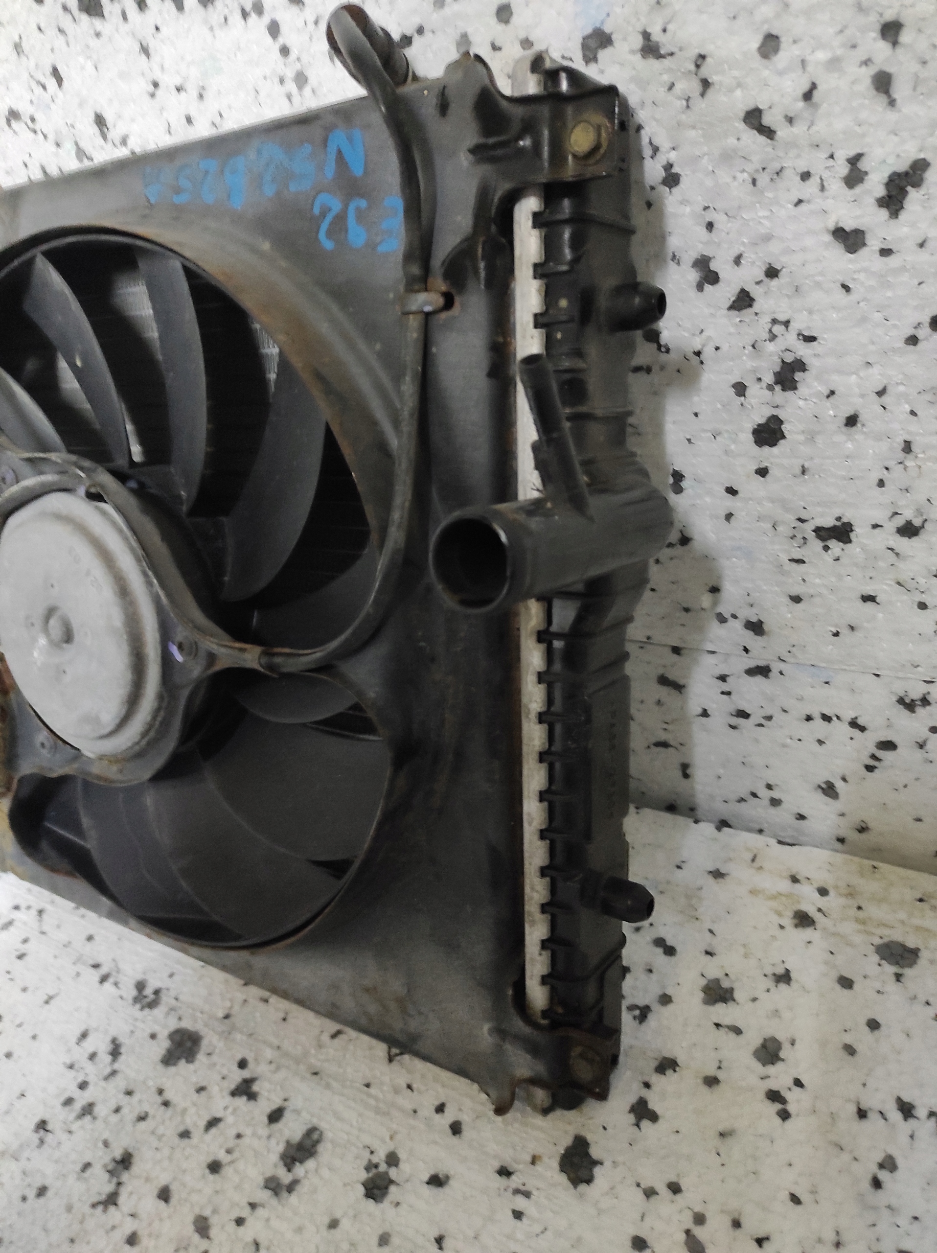 BMW E90 E92 SESTAVA chladiče ventilátor 325I N52