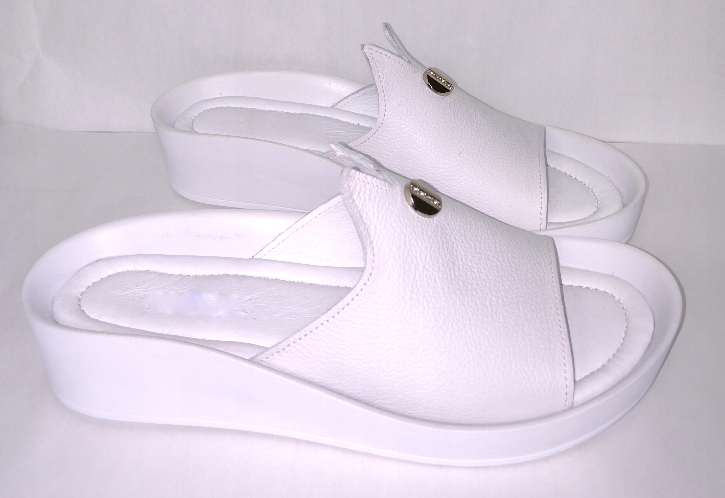 UNI-94 STYLOWE WYGODNE LEKKIE KLAPKI SKÓRA NAT 41 Odcień perłowy