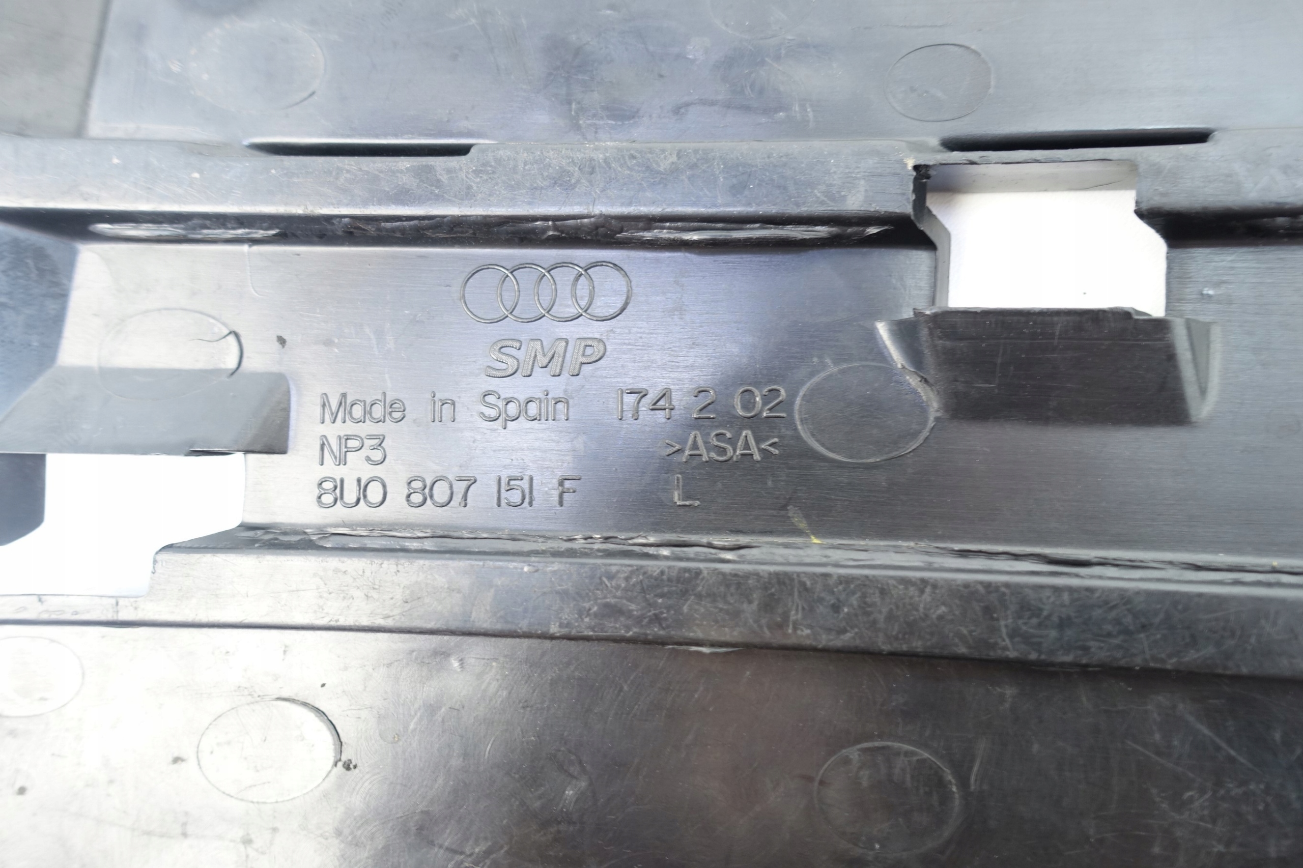mřížka nárazníku levá předek AUDI Q3 8U0 8U0807151F