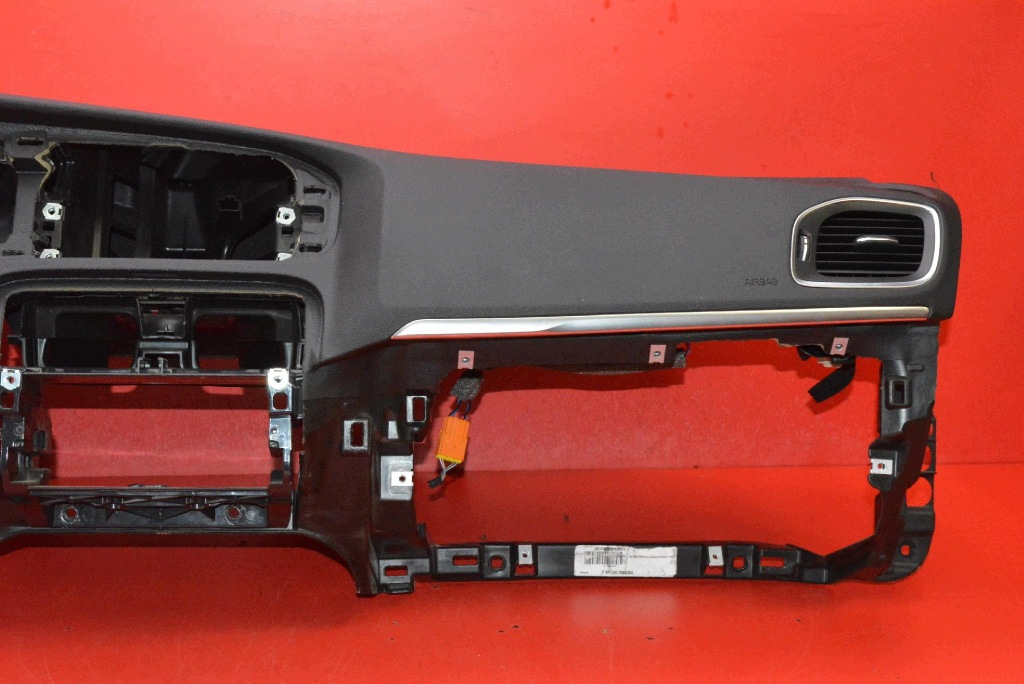 dashboard instrument panel console cockpit airbag EU VOLVO V40 2 II R-design 12-16