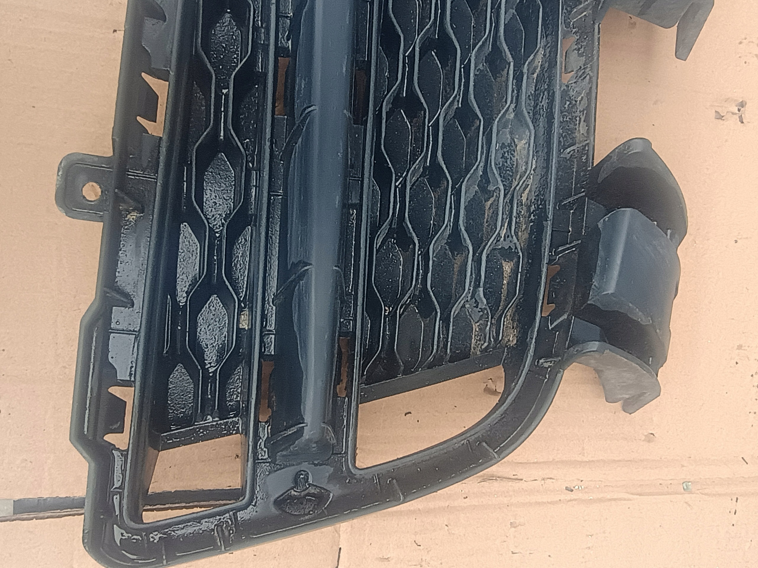 grid of a bumper front right JAGUAR XE